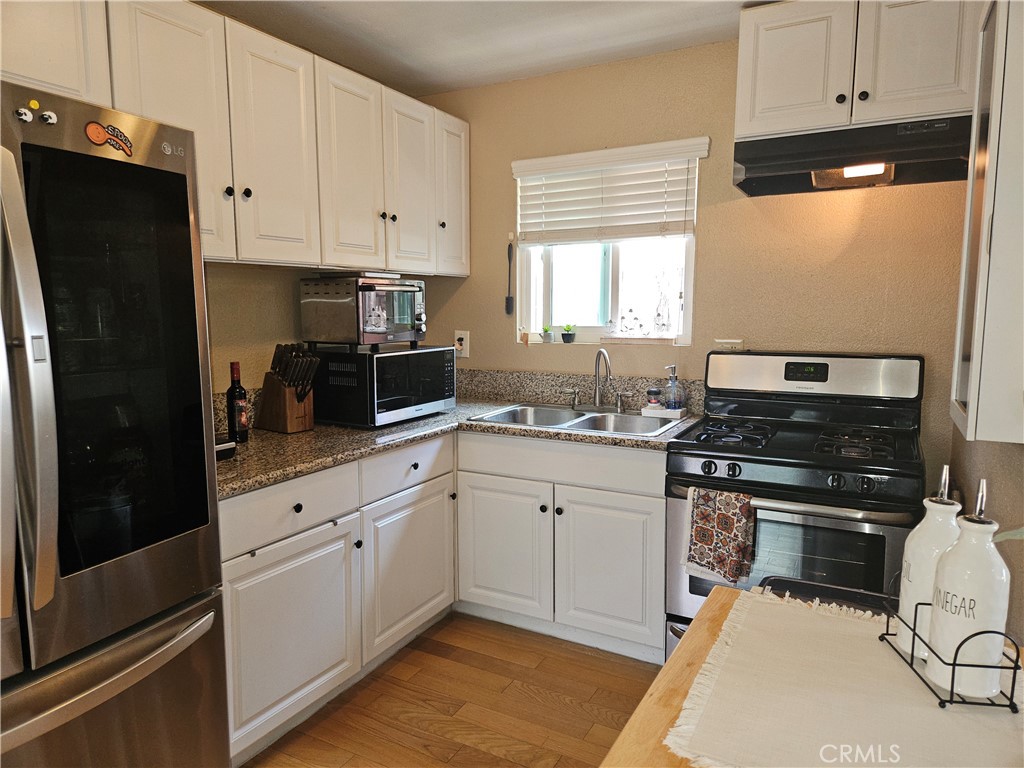 Paramount, California, 90723, United States, 2 Bedrooms Bedrooms, ,1 BathroomBathrooms,Residential,For Sale,1918130