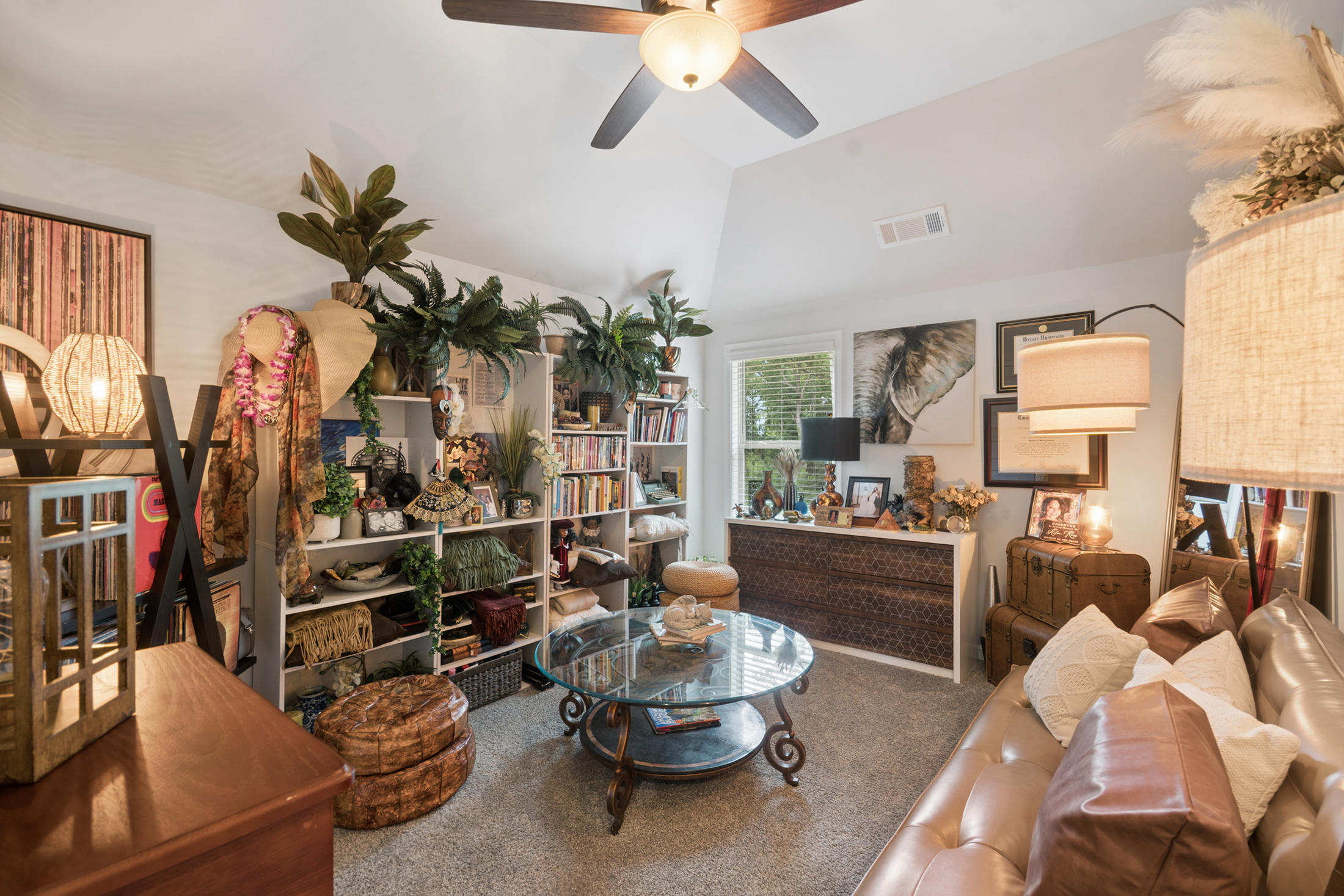  Thoughtfully Designed Home in Private, Nine Oaks Neighborhood - 物件實景