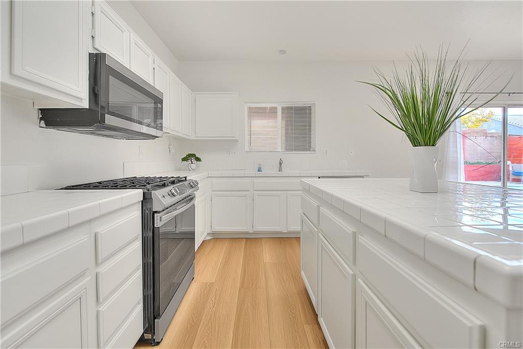 Victorville, California, 92392, United States, 5 Bedrooms Bedrooms, ,3 BathroomsBathrooms,Residential,For Sale,1996162