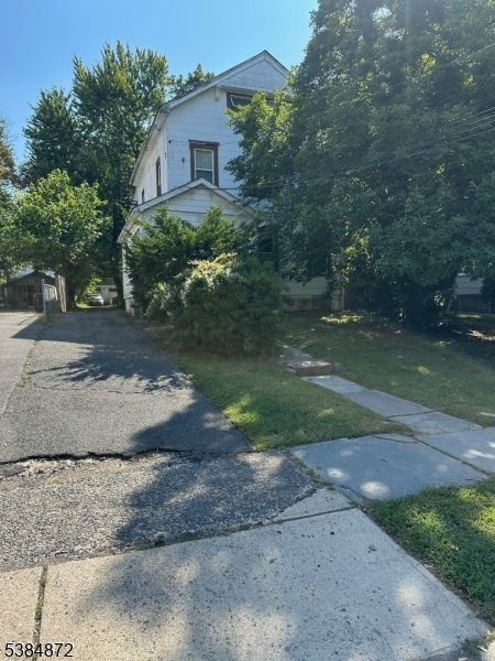 Irvington Twp., New Jersey, 07111, United States, 6 Bedrooms Bedrooms, ,4 BathroomsBathrooms,Residential,For Sale,1947988