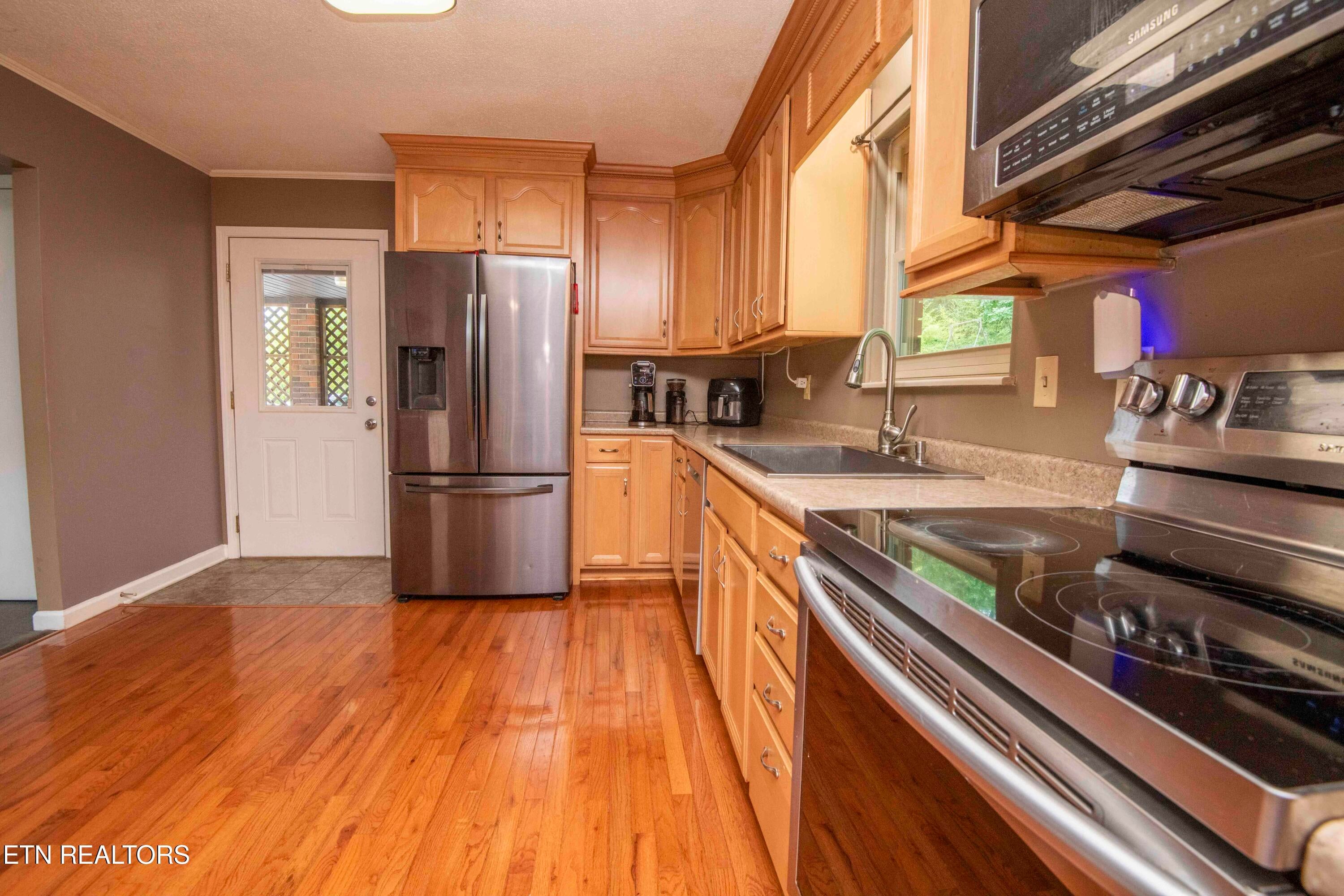 Kingston, Tennessee, 37763, United States, 3 Bedrooms Bedrooms, ,2 BathroomsBathrooms,Residential,For Sale,1882292