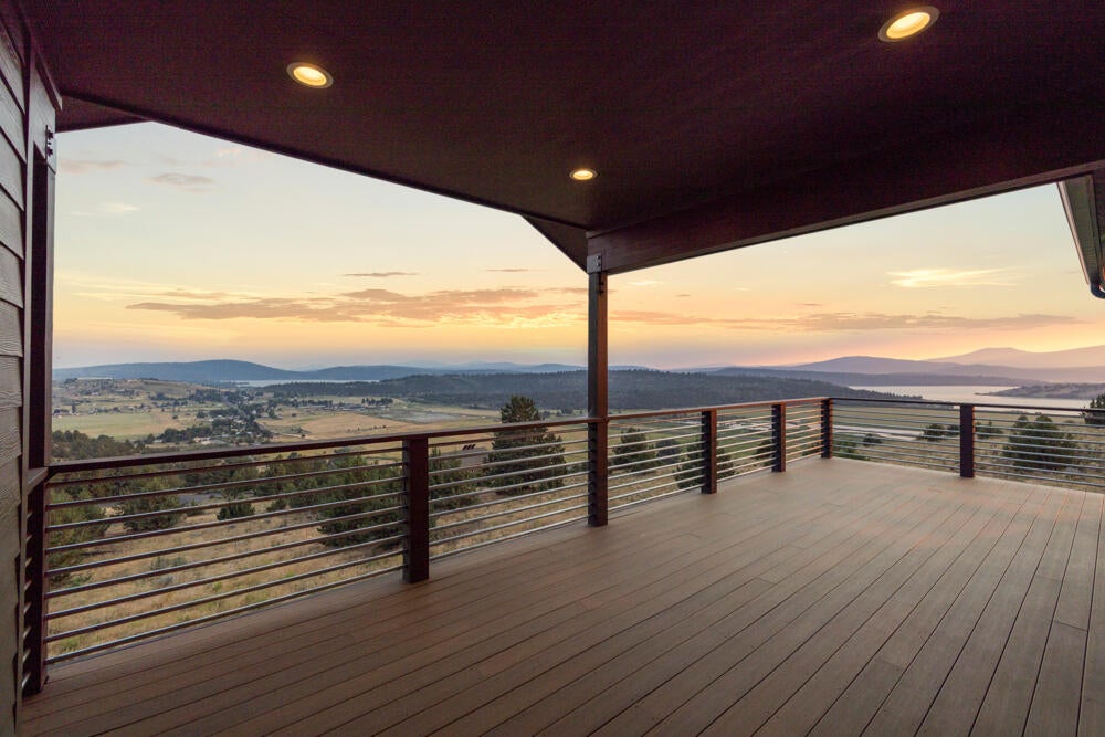 Klamath Falls, Oregon, 97601, United States, 3 Bedrooms Bedrooms, ,4 BathroomsBathrooms,Residential,For Sale,1794380