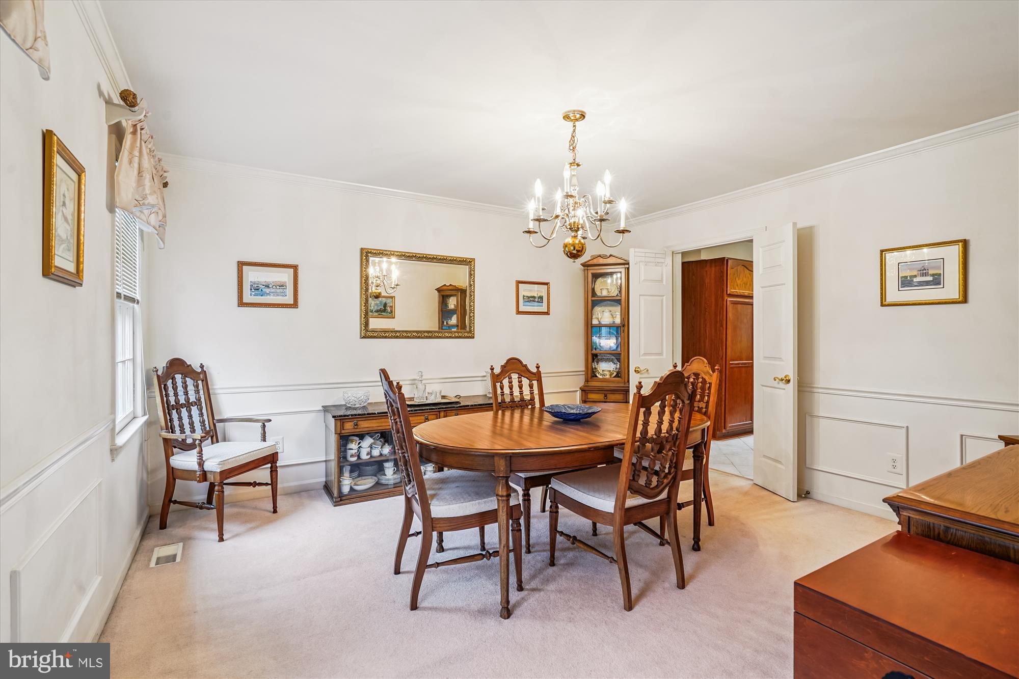 Burke, Virginia, 22015, United States, 5 Bedrooms Bedrooms, ,4 BathroomsBathrooms,Residential,For Sale,1905791