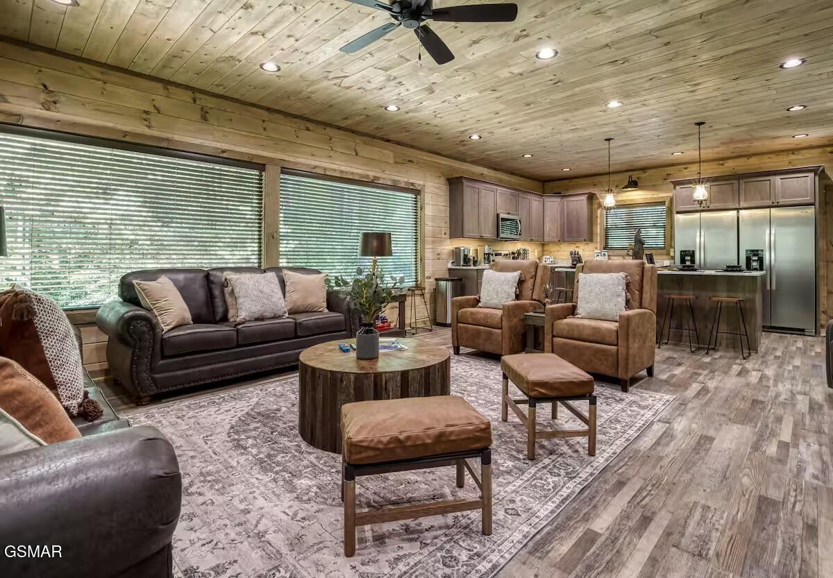 Sevierville, Tennessee, 37862, United States, 5 Bedrooms Bedrooms, ,5 BathroomsBathrooms,Residential,For Sale,2008857