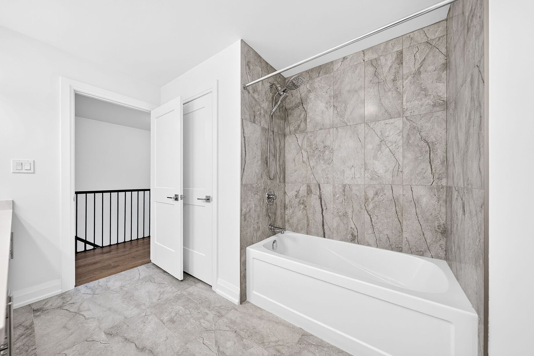  Brand New Luxurious Townhome - 物件實景