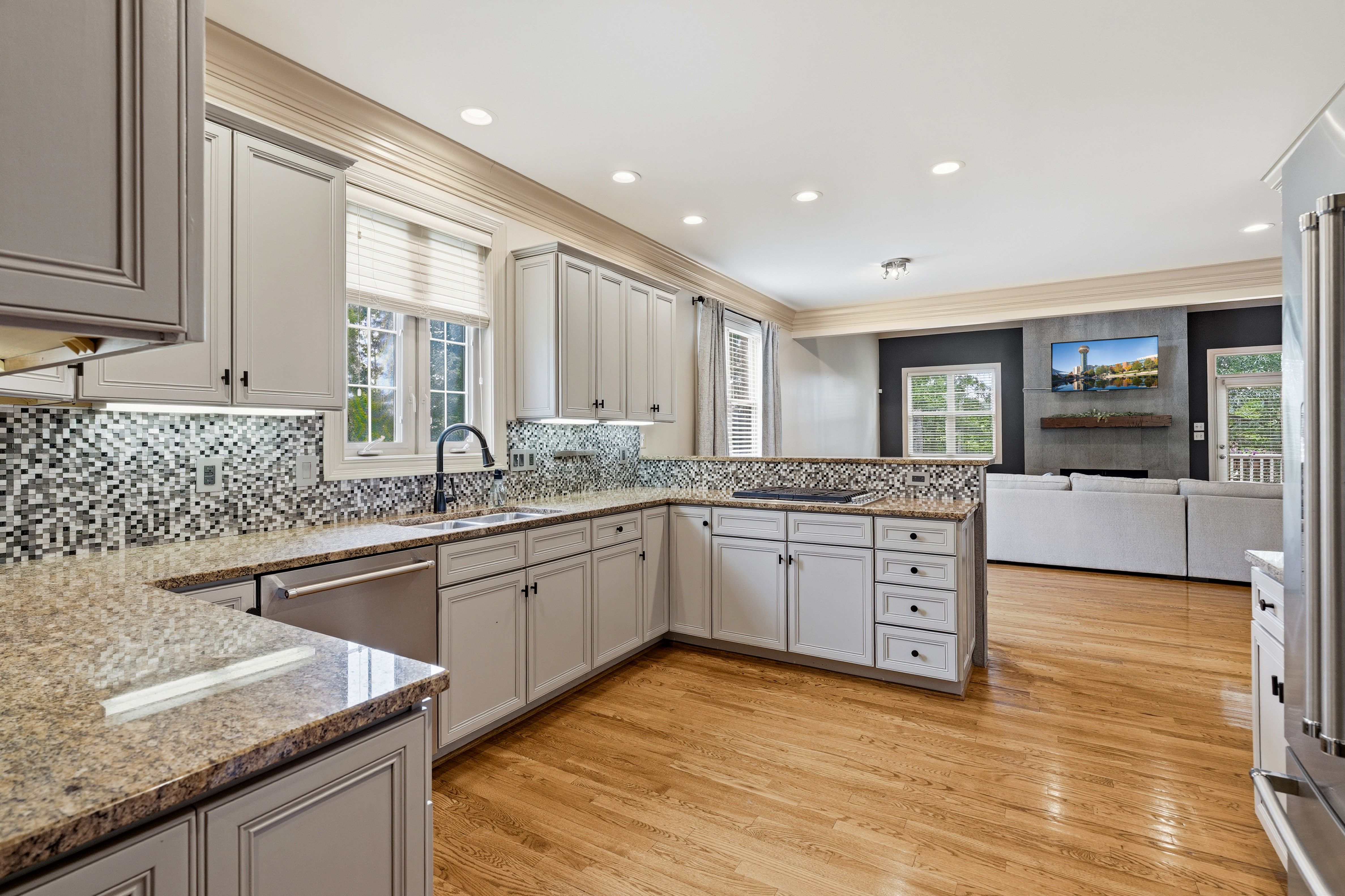  4713 Lyons View Pike, Knoxville, TN 37919 - 物件實景