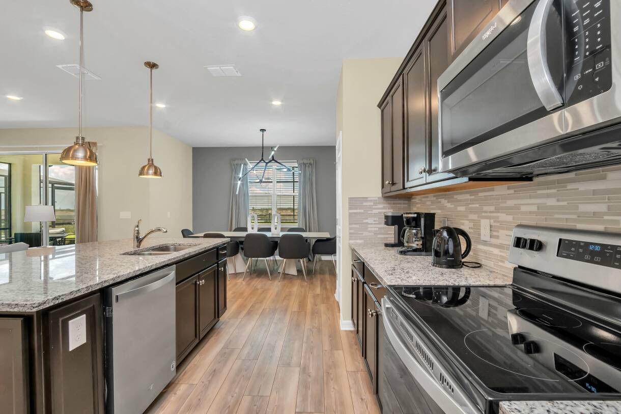 Davenport, Florida, 33897, United States, 5 Bedrooms Bedrooms, ,4 BathroomsBathrooms,Residential,For Sale,1975950