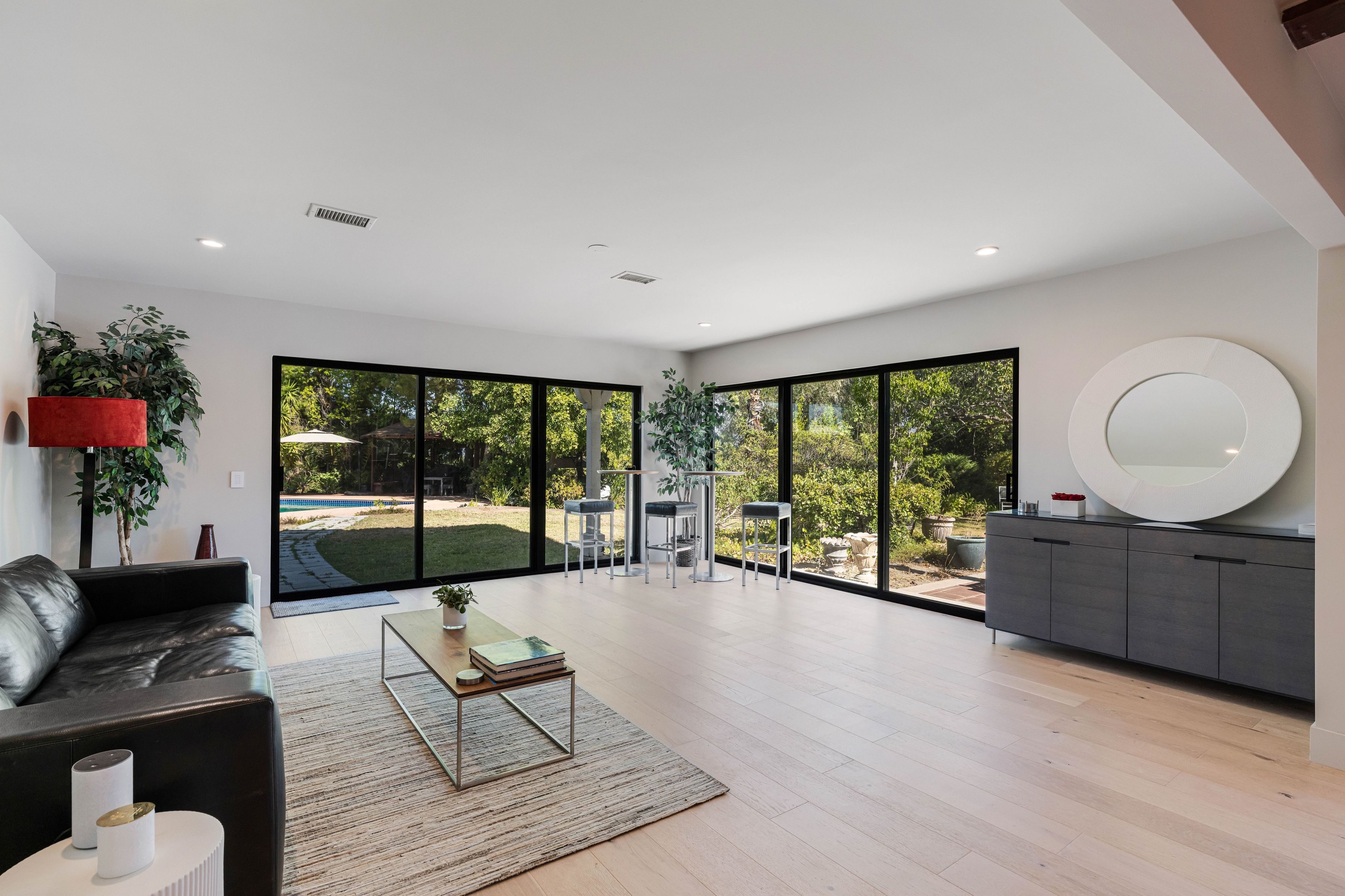  5950 Winnetka Avenue - 物件實景