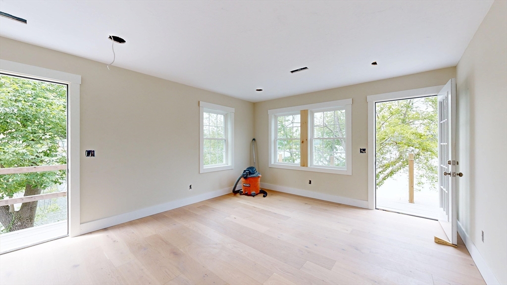 Worcester, Massachusetts, 01606, United States, 2 Bedrooms Bedrooms, ,2 BathroomsBathrooms,Residential,For Sale,1876220