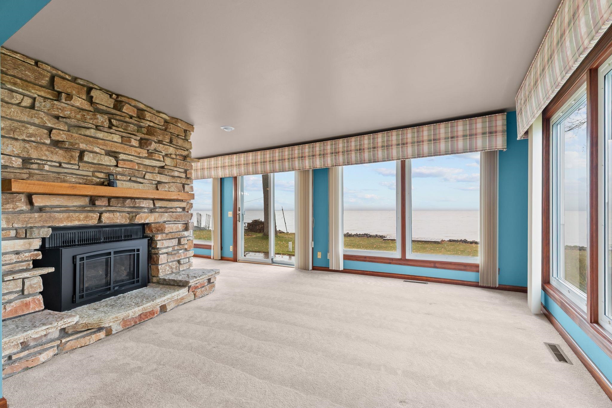 MENASHA, Wisconsin, 54942, United States, 4 Bedrooms Bedrooms, ,2 BathroomsBathrooms,Residential,For Sale,1996983