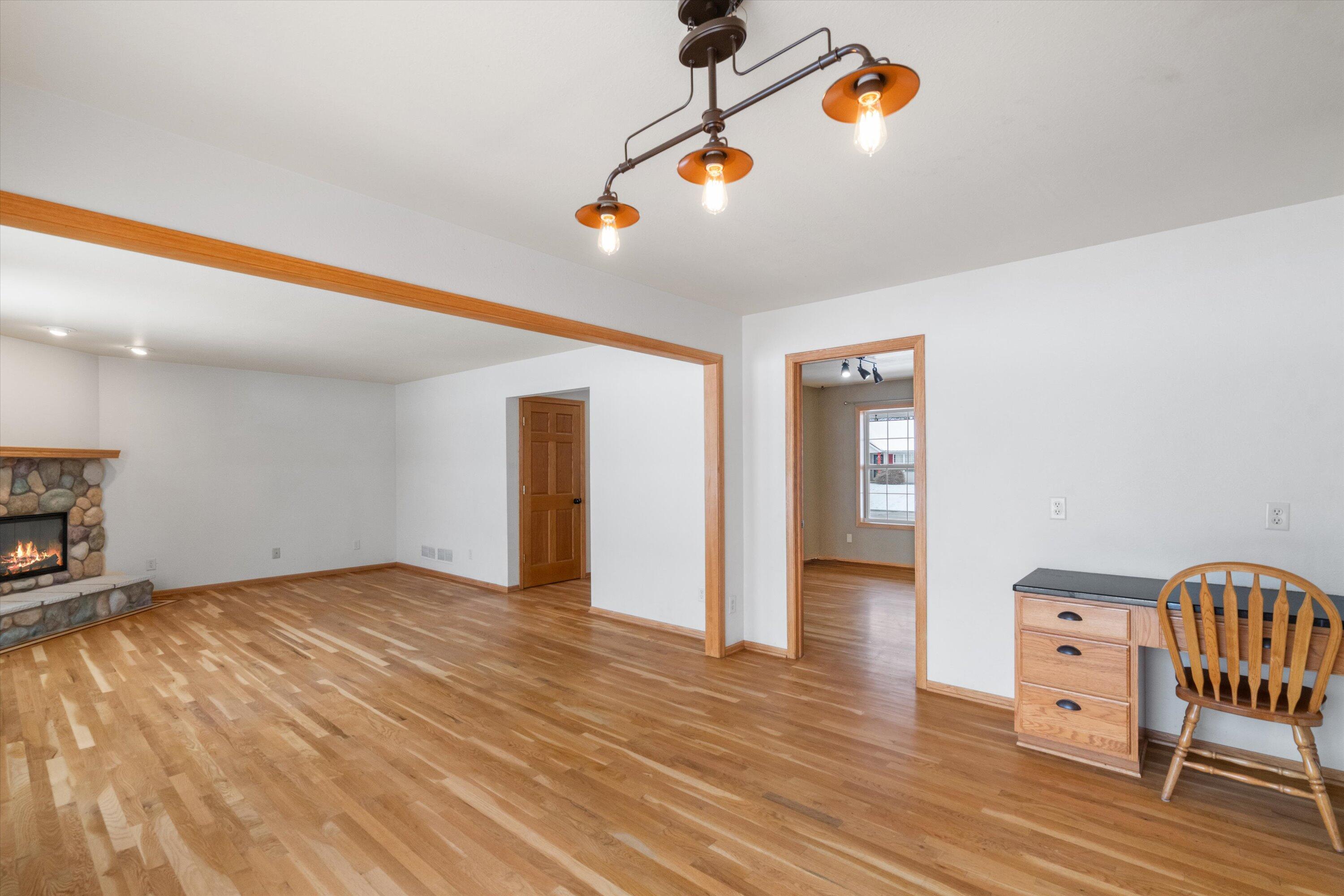 Oak Creek, Wisconsin, 53154, United States, 4 Bedrooms Bedrooms, ,4 BathroomsBathrooms,Residential,For Sale,2007520