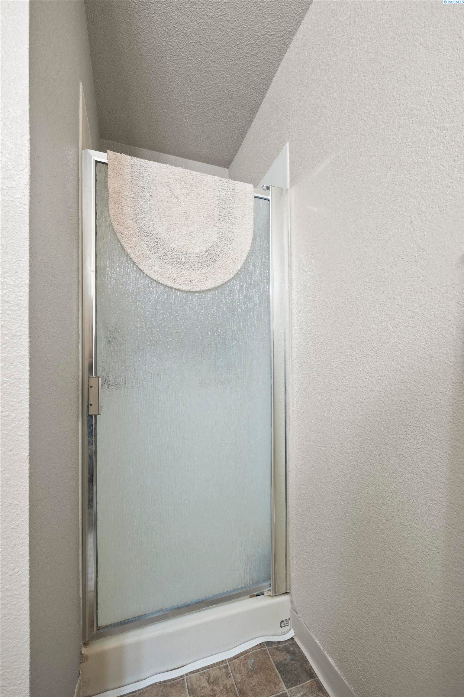 Zillah, Washington, 98953, United States, 9 Bedrooms Bedrooms, ,Residential,For Sale,2013273