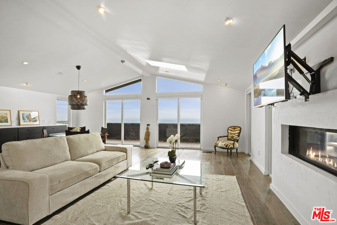 Malibu, California, 90265, United States, 3 Bedrooms Bedrooms, ,2 BathroomsBathrooms,Residential,For Sale,1874466