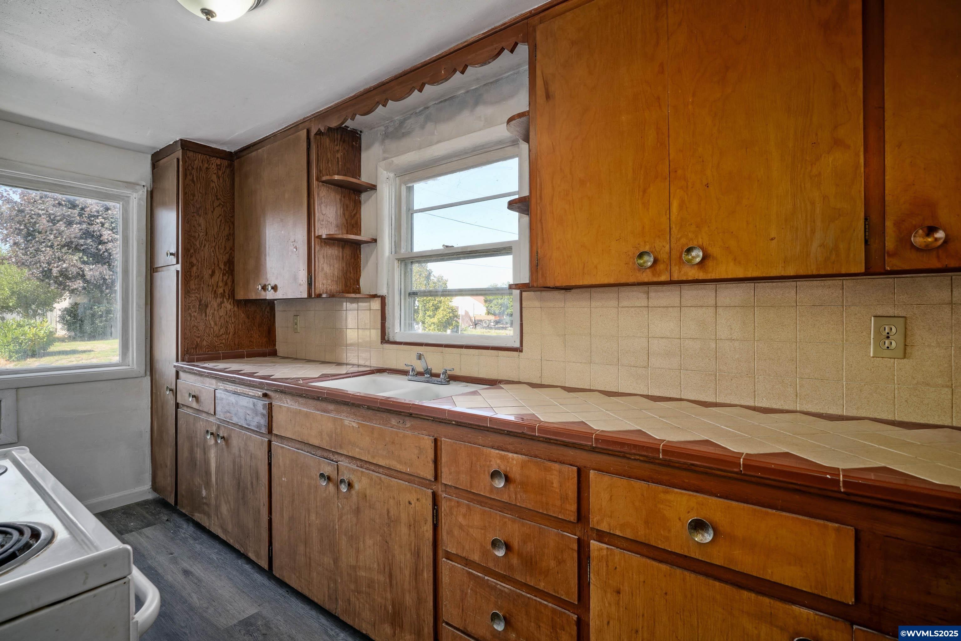 Salem, Oregon, 97301, United States, 5 Bedrooms Bedrooms, ,Residential,For Sale,1965590