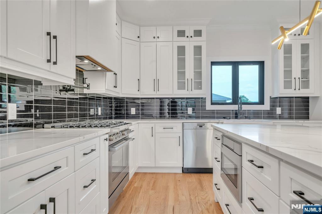 Northvale, New Jersey, 07647, United States, 6 Bedrooms Bedrooms, ,6 BathroomsBathrooms,Residential,For Sale,2003296