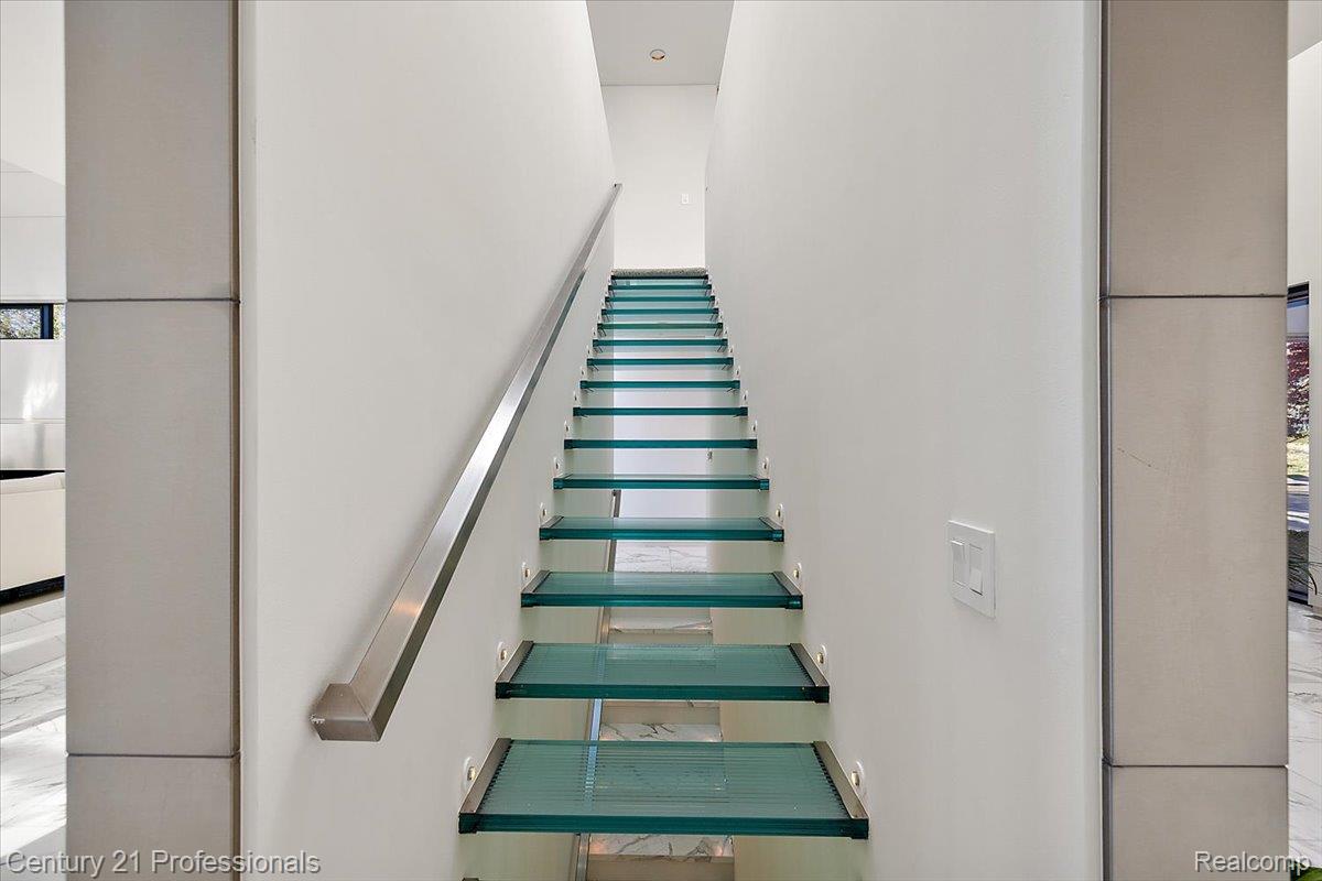 BloomfieldHills, Michigan, 48301, United States, 4 Bedrooms Bedrooms, ,5 BathroomsBathrooms,Residential,For Sale,1996516