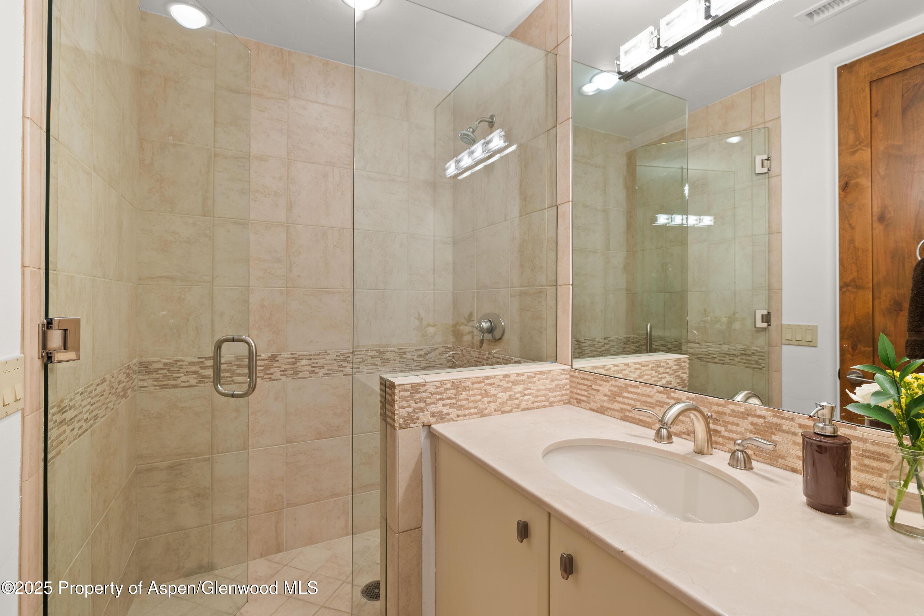 Aspen, Colorado, 81611, United States, 4 Bedrooms Bedrooms, ,5 BathroomsBathrooms,Residential,For Sale,1998129