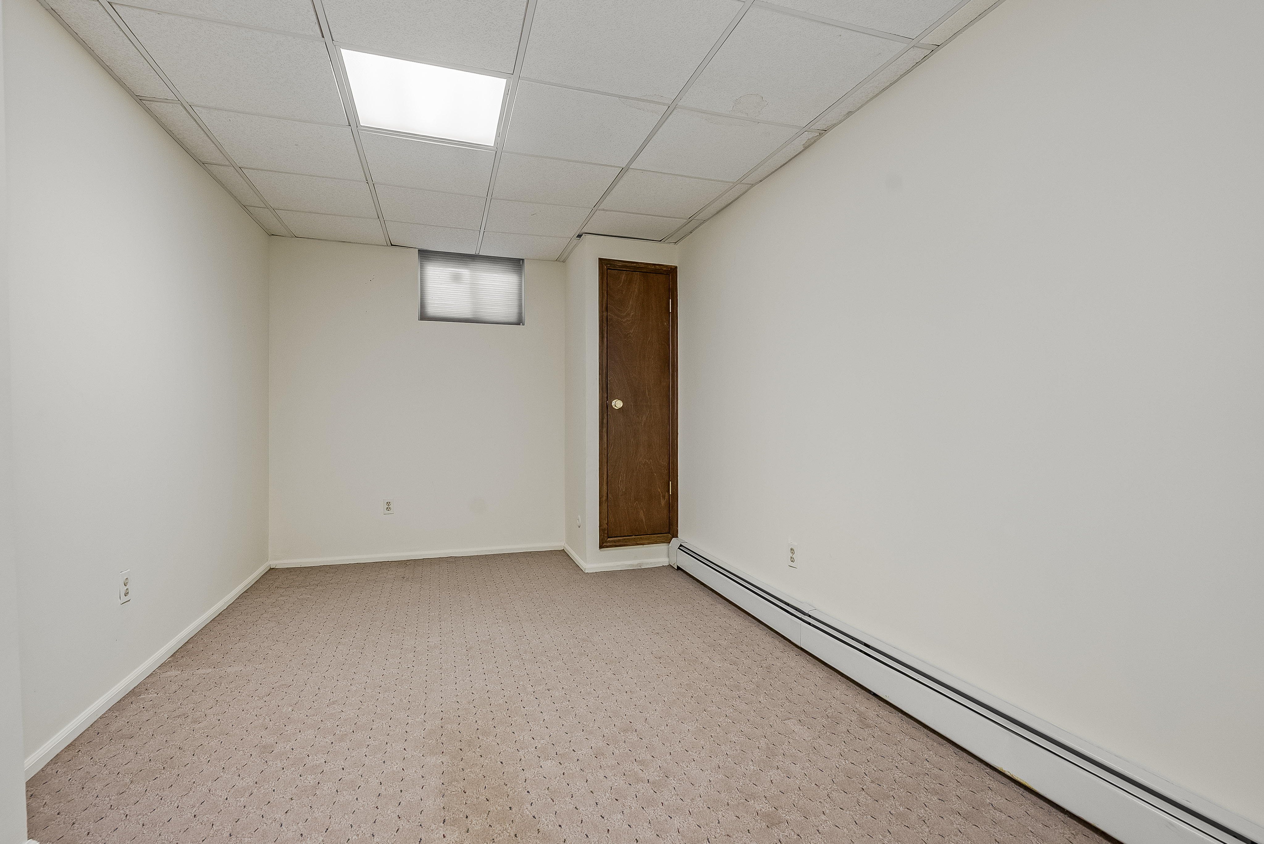  Exceptionally Maintained Tudor Style Colonial - 物件實景