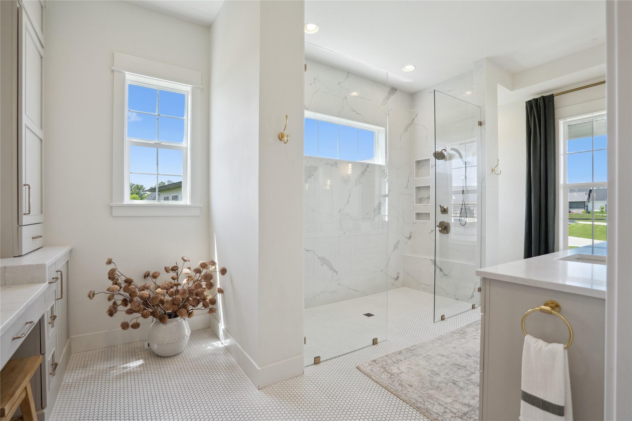 Clive, Iowa, 50325, United States, 5 Bedrooms Bedrooms, ,4 BathroomsBathrooms,Residential,For Sale,1830181