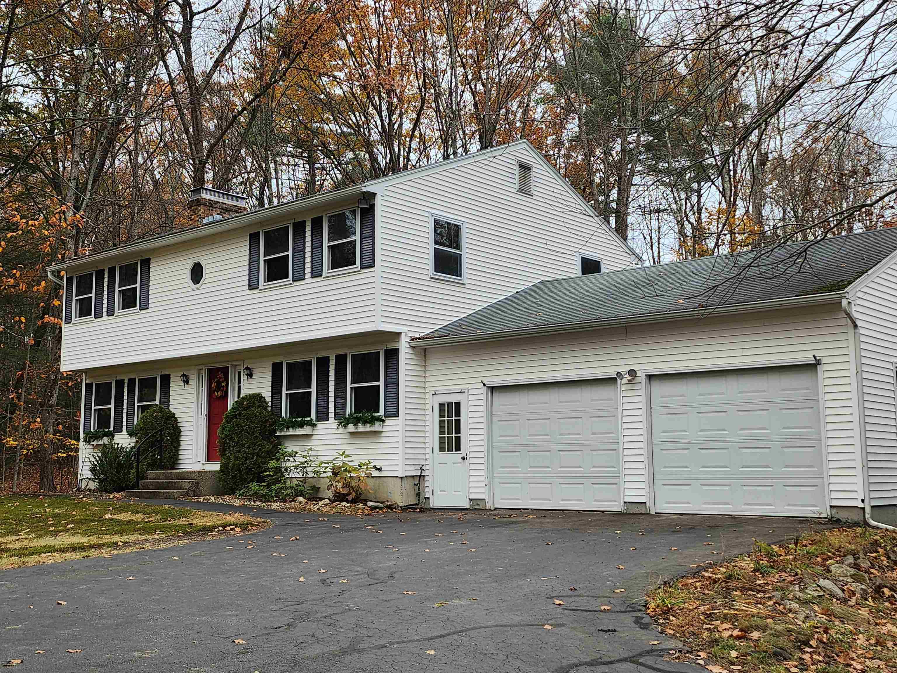 Bedford, New Hampshire, 03110, United States, 4 Bedrooms Bedrooms, ,2 BathroomsBathrooms,Residential,For Sale,1989395