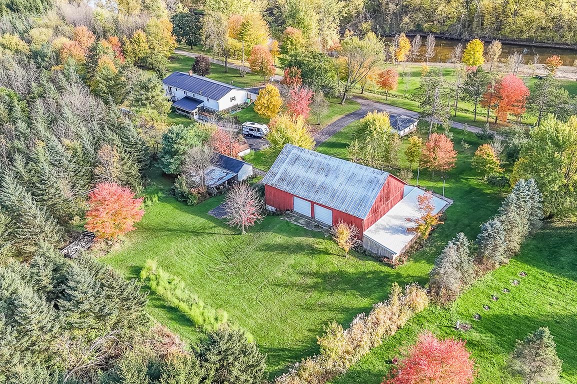 New London, Wisconsin, 54961-8021, United States, 4 Bedrooms Bedrooms, ,2 BathroomsBathrooms,Residential,For Sale,1984435