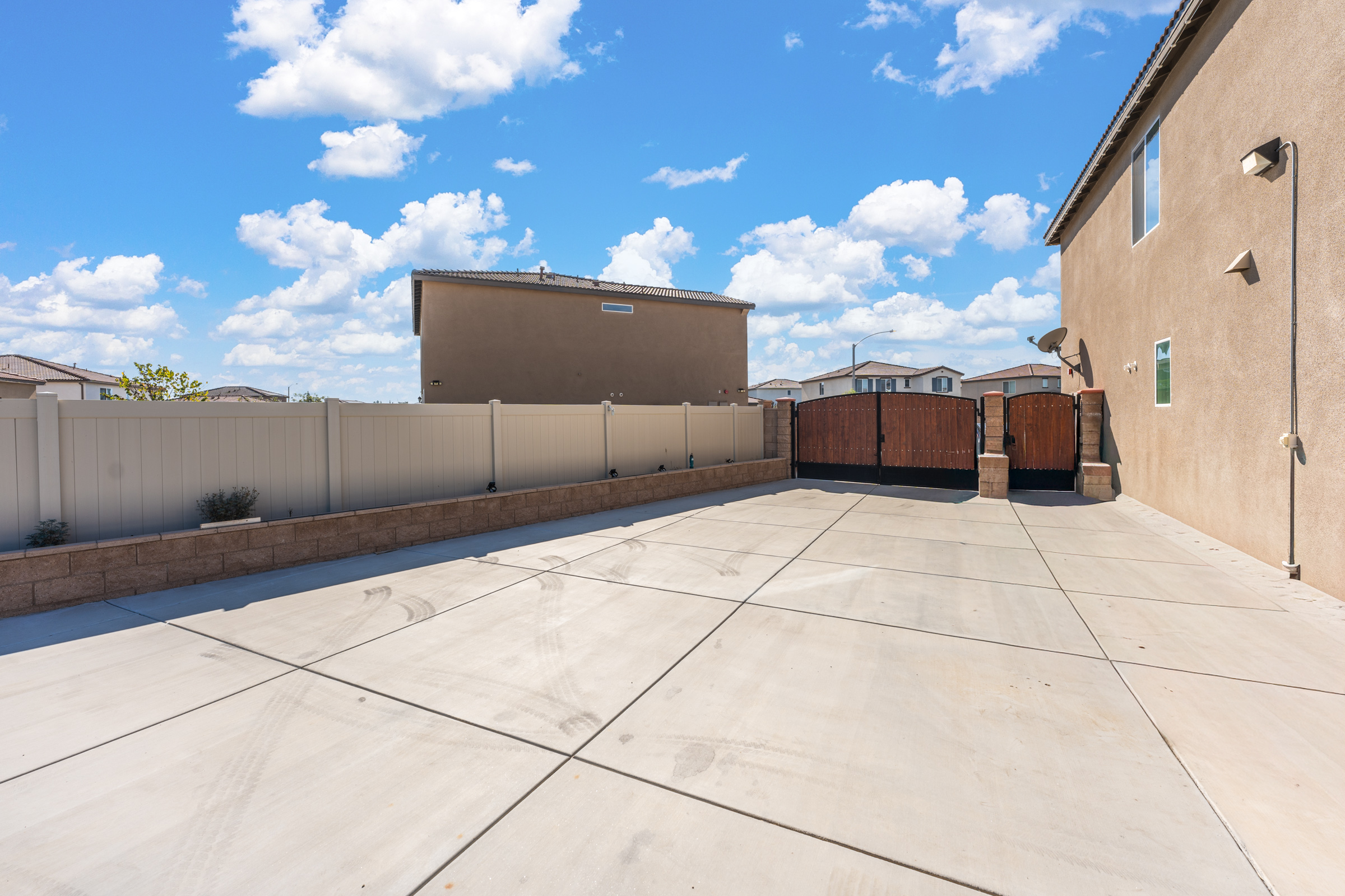 Riverside, California, 92503, United States, 5 Bedrooms Bedrooms, ,3 BathroomsBathrooms,Residential,For Sale,1989853