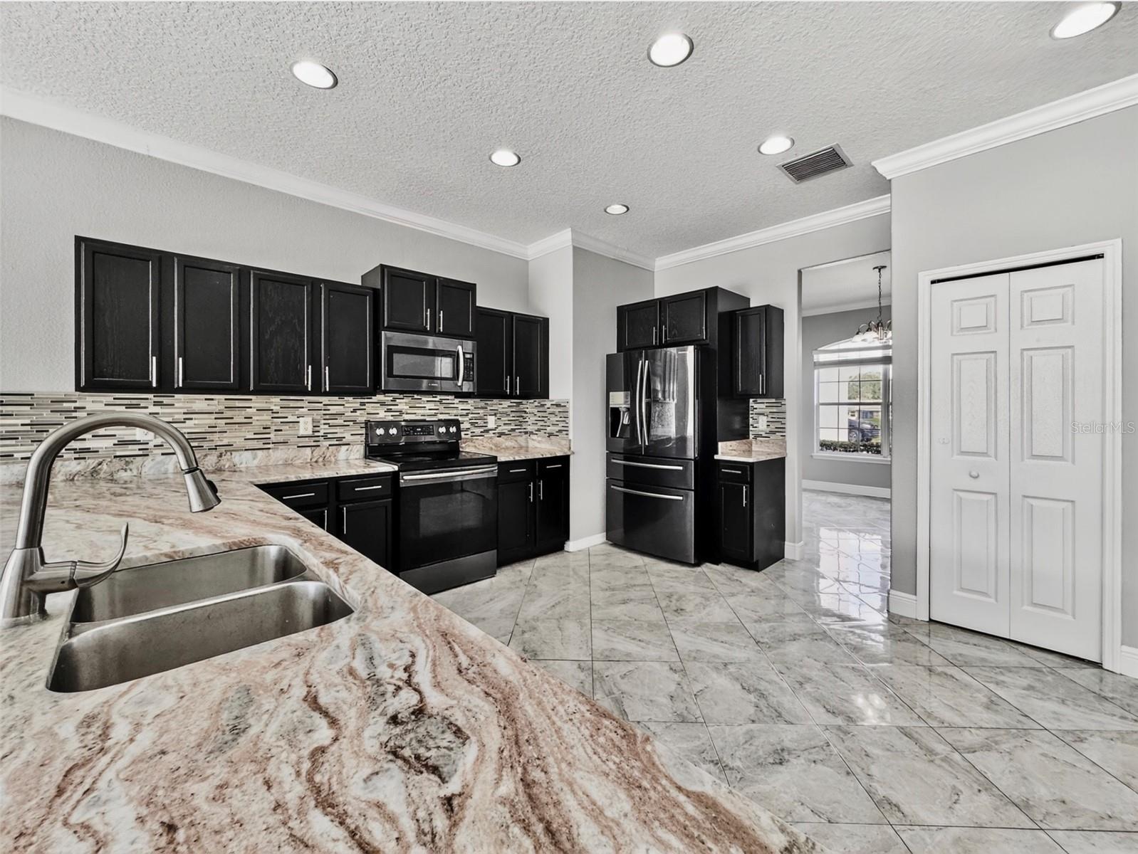 WINTER GARDEN, Florida, 34787, United States, 5 Bedrooms Bedrooms, ,3 BathroomsBathrooms,Residential,For Sale,1974111