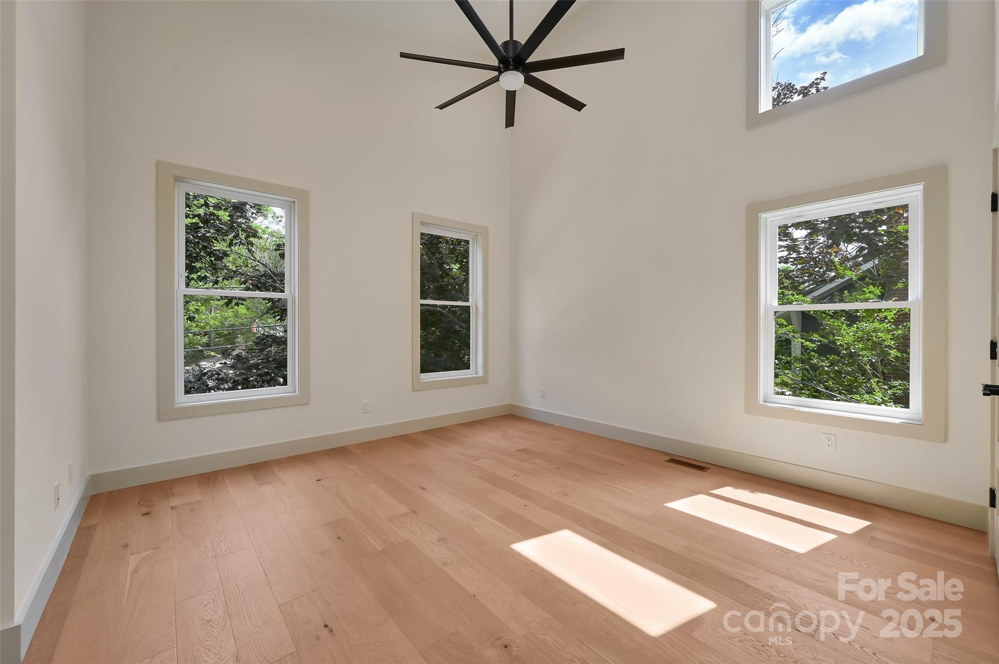 Asheville, North Carolina, 28806, United States, 4 Bedrooms Bedrooms, ,4 BathroomsBathrooms,Residential,For Sale,1837018
