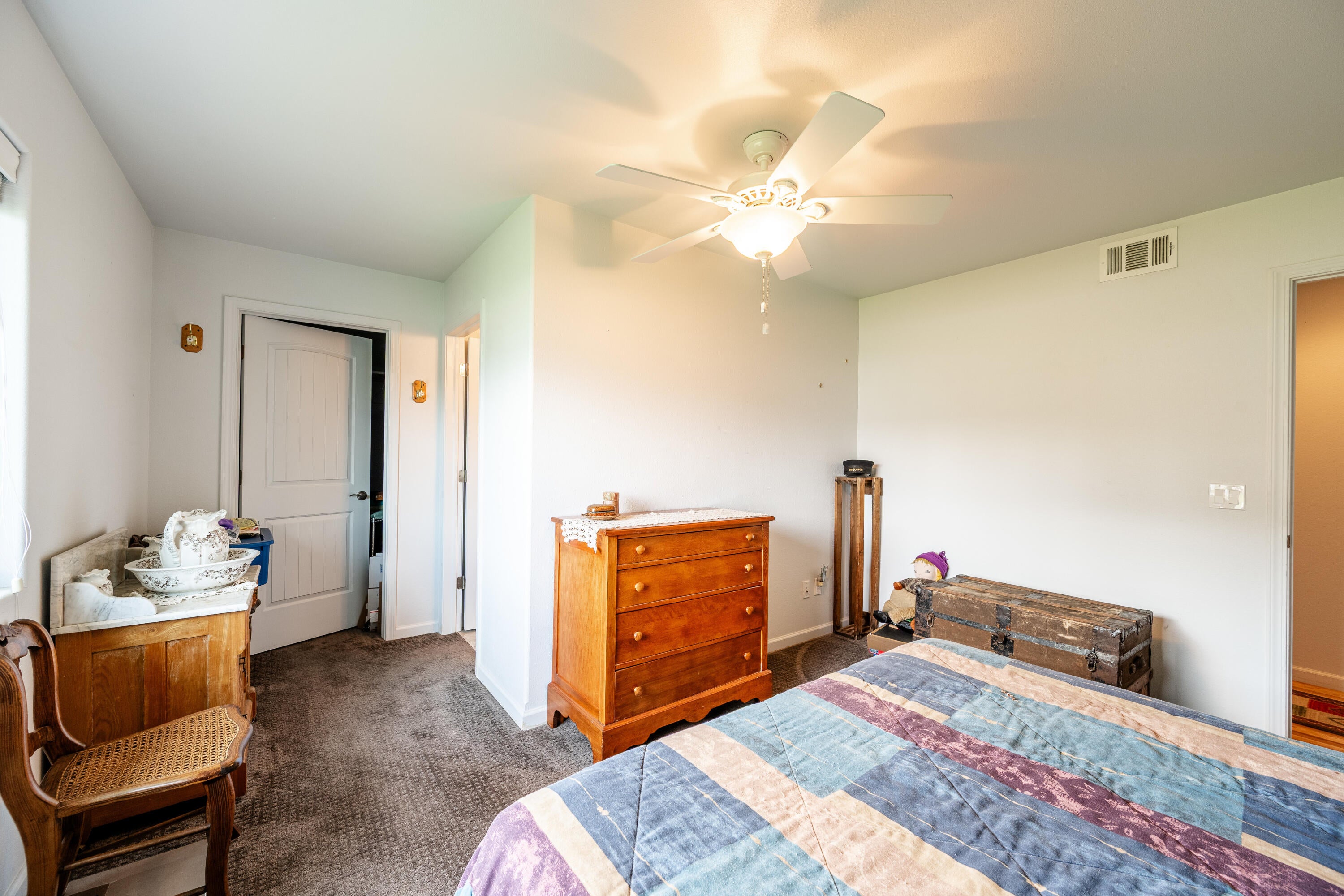 Dayton, Wyoming, 82836, United States, 3 Bedrooms Bedrooms, ,4 BathroomsBathrooms,Residential,For Sale,2015288