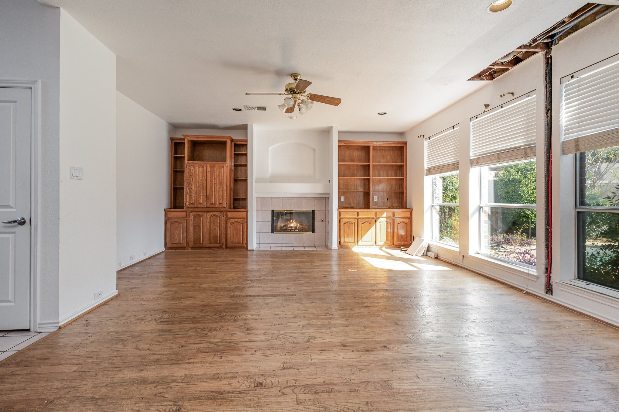 Carrollton, Texas, 75007, United States, 5 Bedrooms Bedrooms, ,3 BathroomsBathrooms,Residential,For Sale,1965546