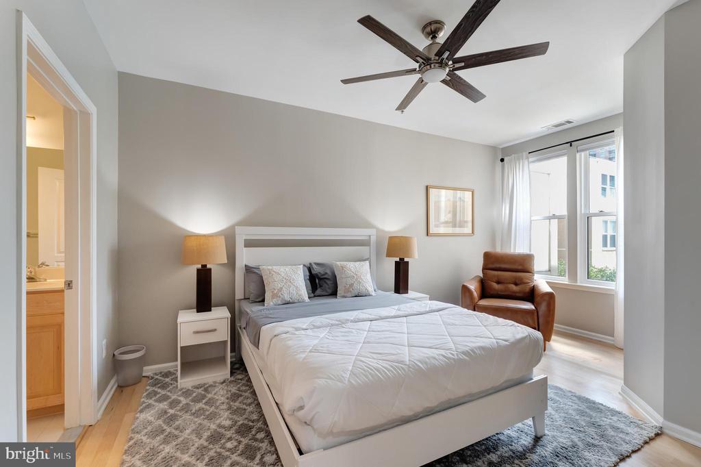 Reston, Virginia, 20190, United States, 2 Bedrooms Bedrooms, ,2 BathroomsBathrooms,Residential,For Sale,1904238