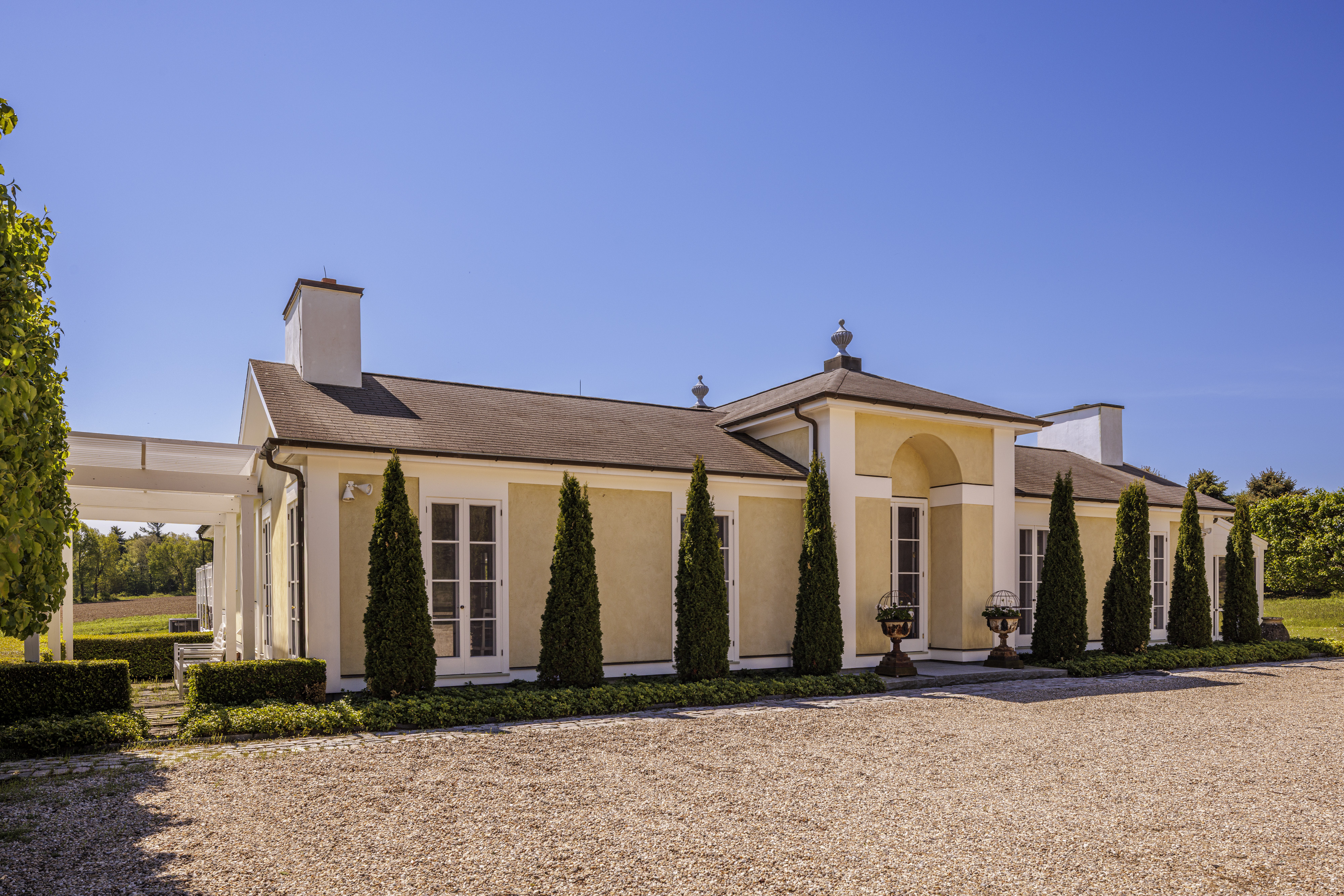  Exquisite Contemporary Neoclassical Villa on Seven Acres with Sweeping Rural Vie - 物件實景