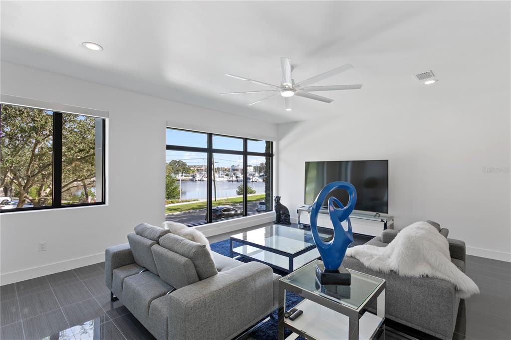 Tampa, Florida, 33606, United States, 4 Bedrooms Bedrooms, ,3 BathroomsBathrooms,Residential,For Sale,1998120