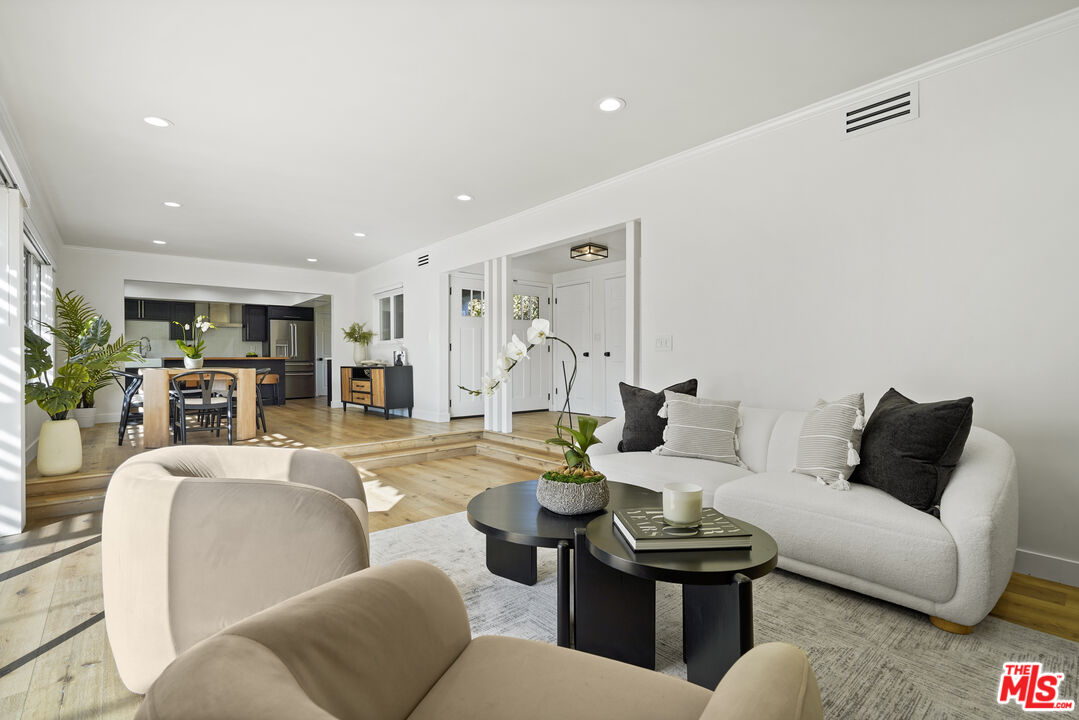 Porter Ranch, California, 91326, United States, 3 Bedrooms Bedrooms, ,2 BathroomsBathrooms,Residential,For Sale,1989253