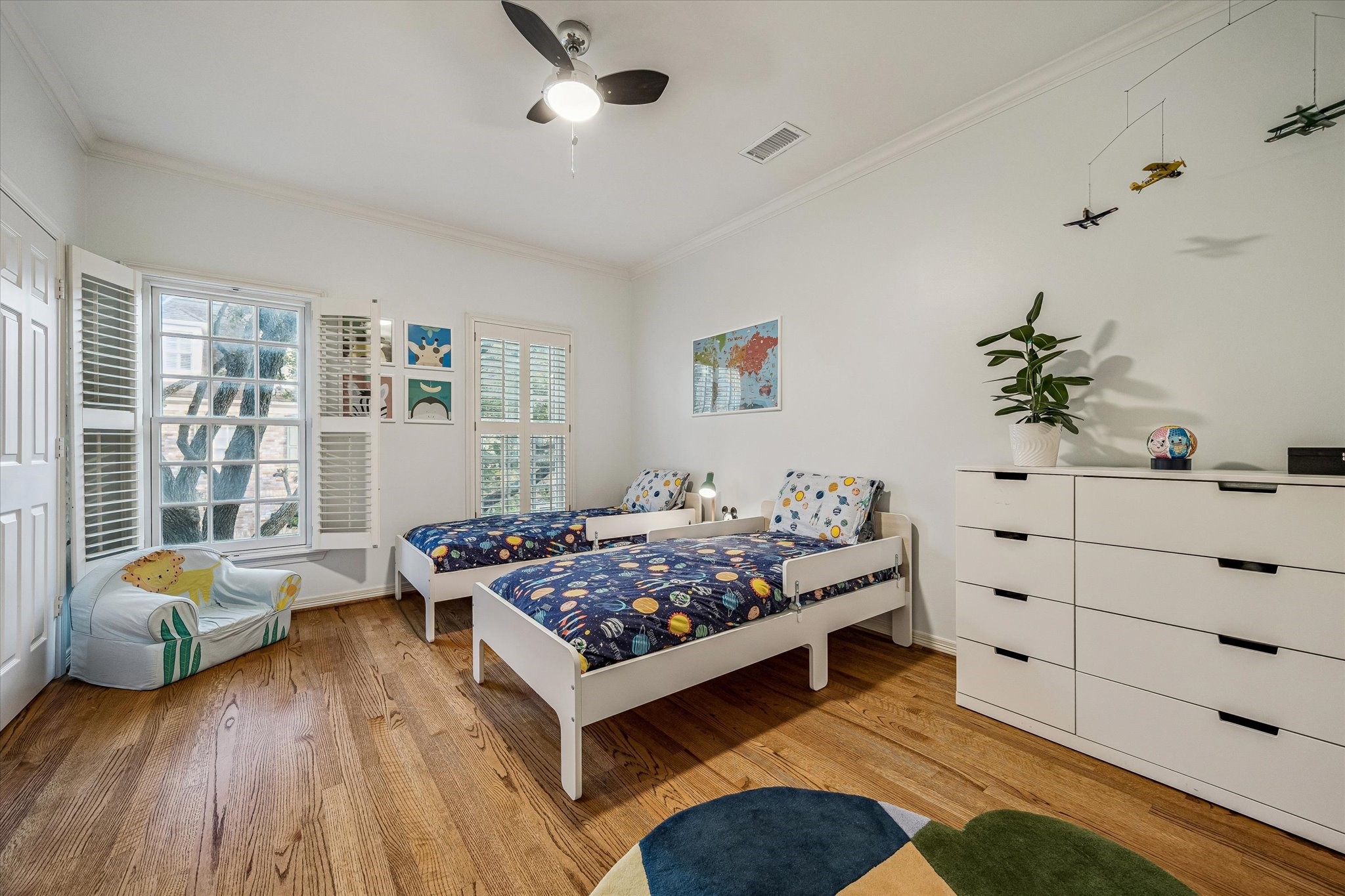  5732 Longmont Lane - 物件實景