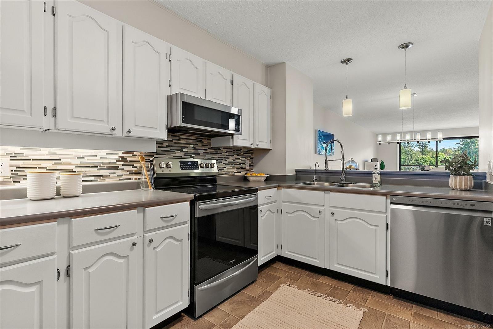 VIEW ROYAL, British Columbia, V9B 5H7, CA, 2 Bedrooms Bedrooms, ,Residential,For Sale,1874992