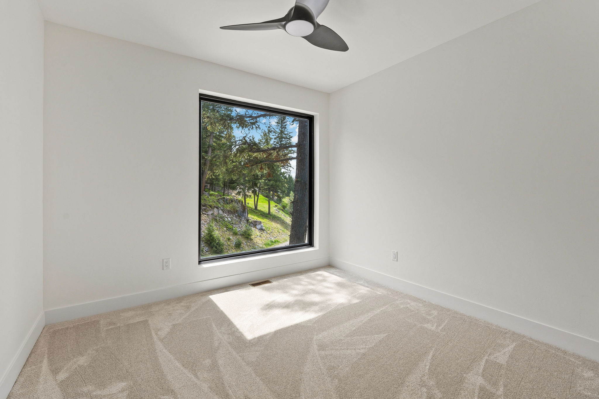  215 Whisper Ridge Drive - 物件實景