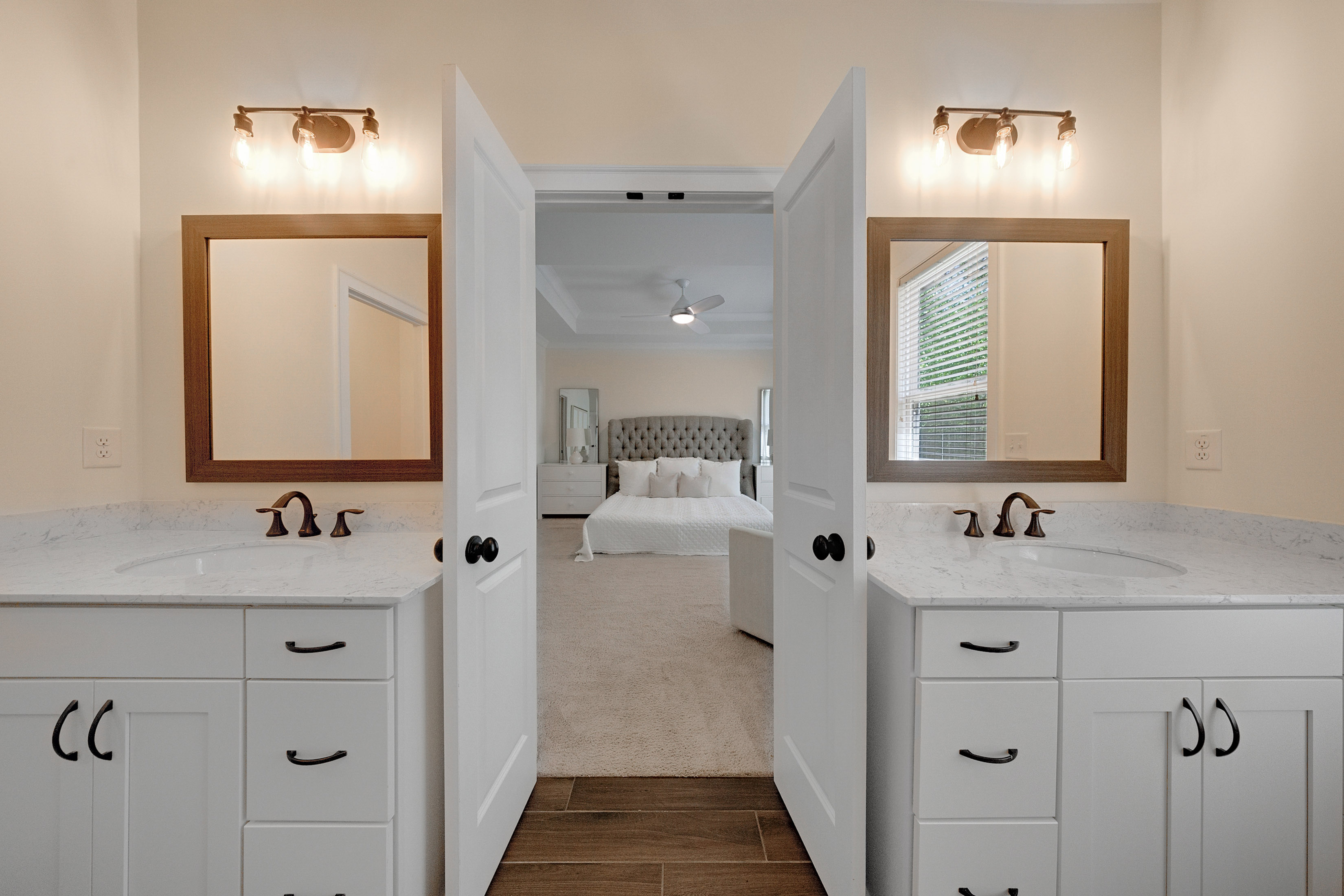  Beautifully Appointed Two-story Townhome in Inviting Gated Roswell Community - 物件實景