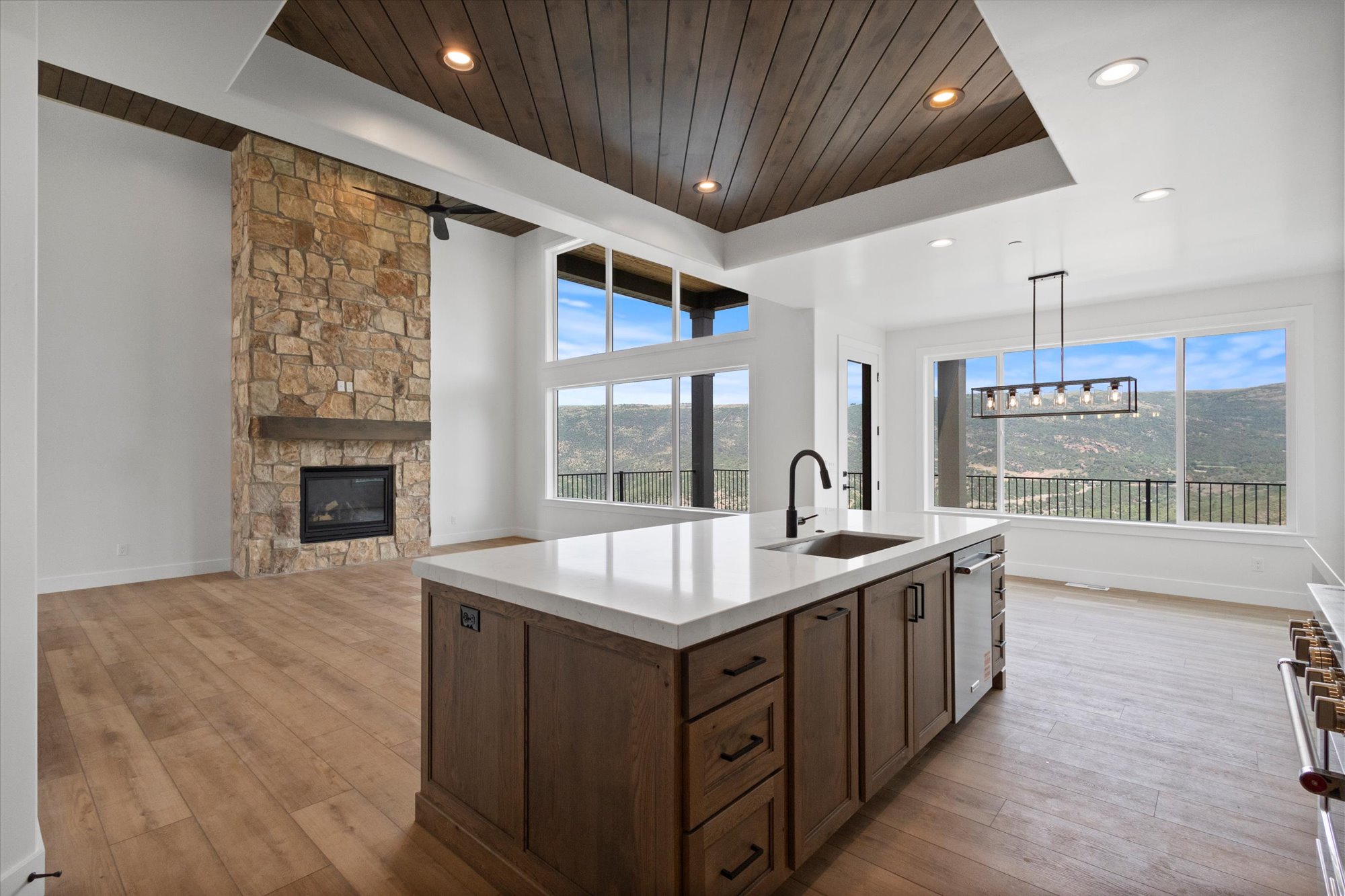 Heber, Utah, 84032, United States, 5 Bedrooms Bedrooms, ,3 BathroomsBathrooms,Residential,For Sale,1976197