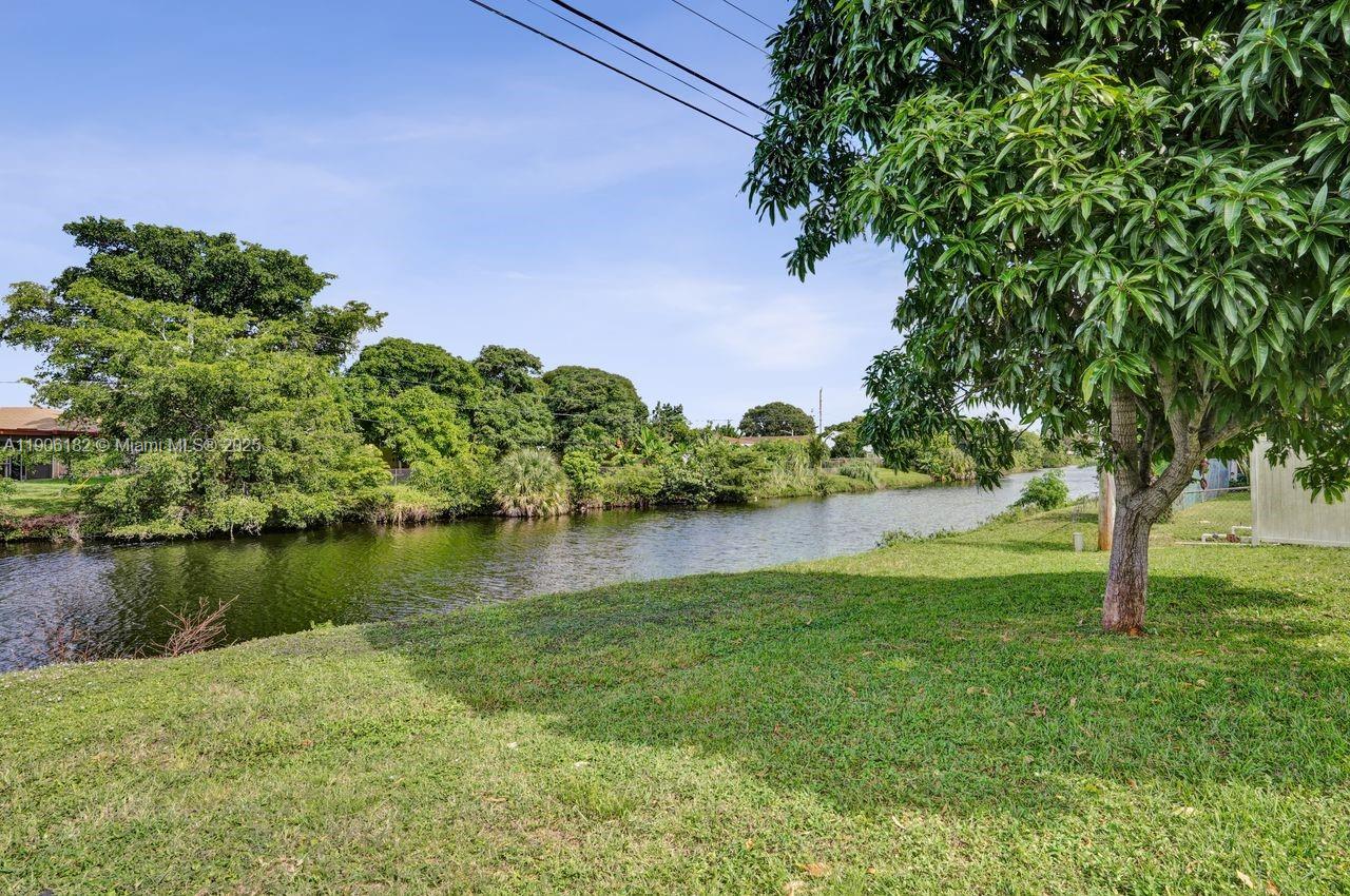 West Palm Beach, Florida, 33407, United States, 6 Bedrooms Bedrooms, ,5 BathroomsBathrooms,Residential,For Sale,1987925