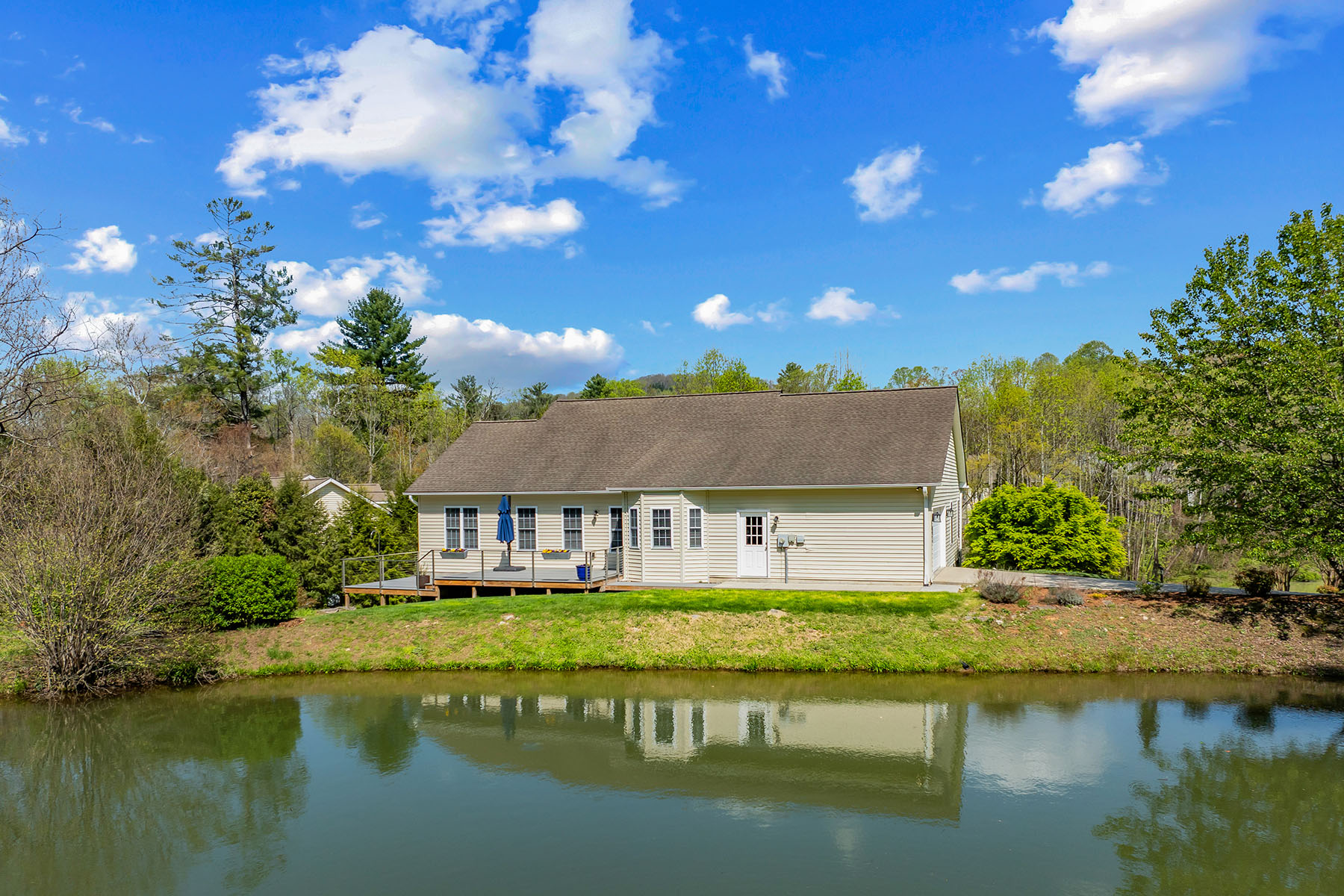  HENDERSONVILLE - 物件實景