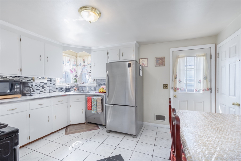 Waltham, Massachusetts, 02451, United States, 3 Bedrooms Bedrooms, ,2 BathroomsBathrooms,Residential,For Sale,1894263