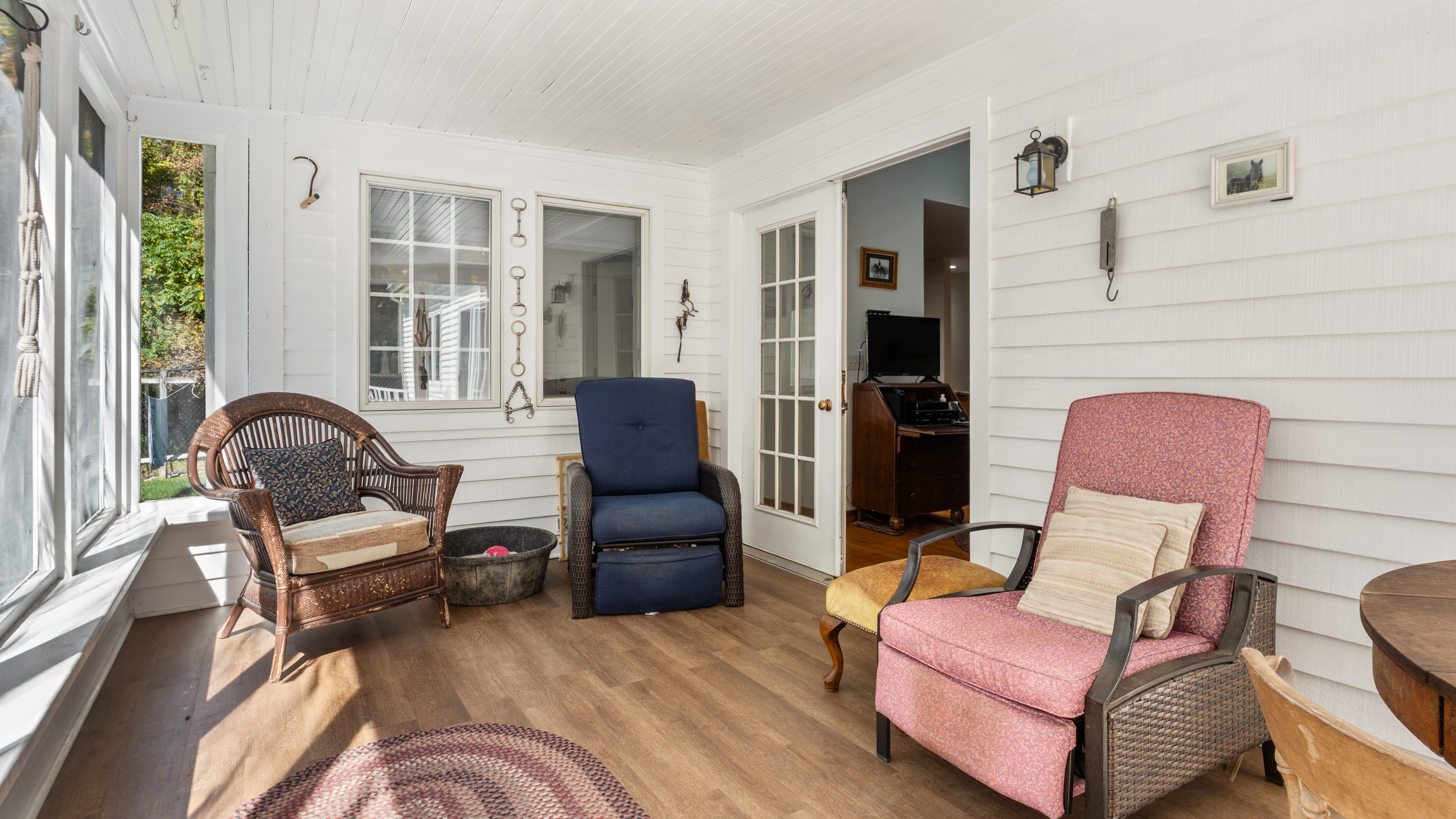  Stunning 2.4-Acre Retreat in Cornwall Estates: Updated & Move-In Ready - 物件實景