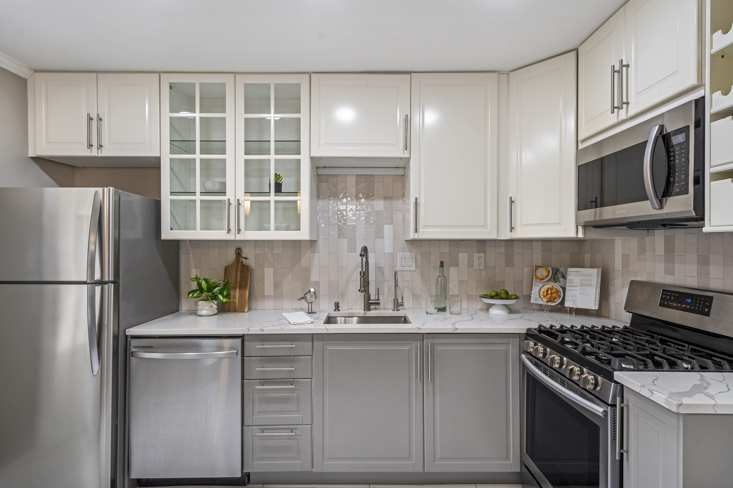  Bright, Stylish and Beautifully Updated Two Bedroom Townhome - 物件實景
