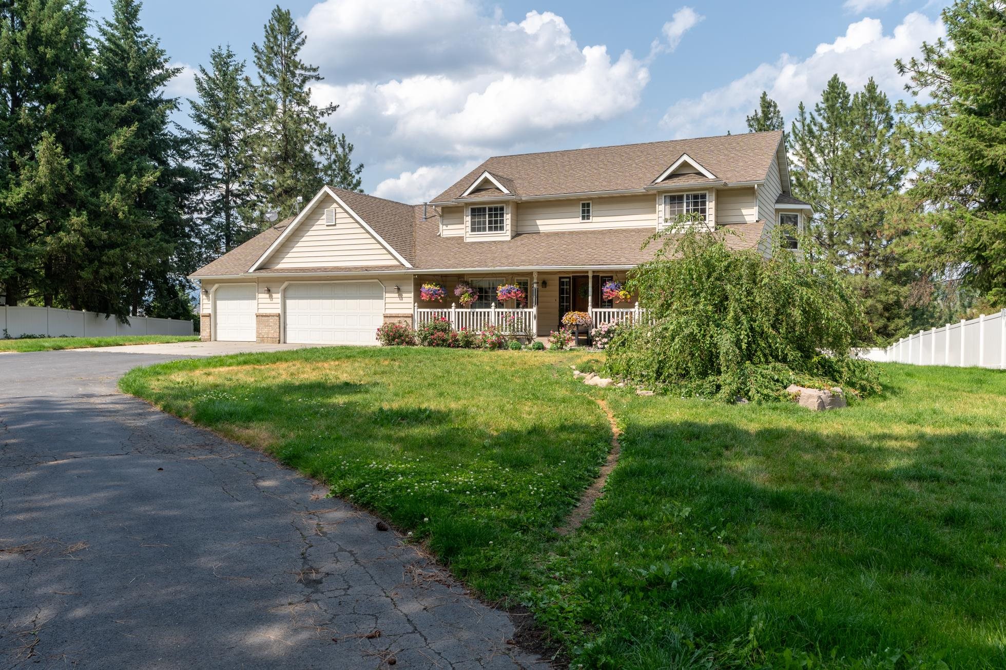 Nine Mile Falls, Washington, 99026, United States, 5 Bedrooms Bedrooms, ,4 BathroomsBathrooms,Residential,For Sale,1895080