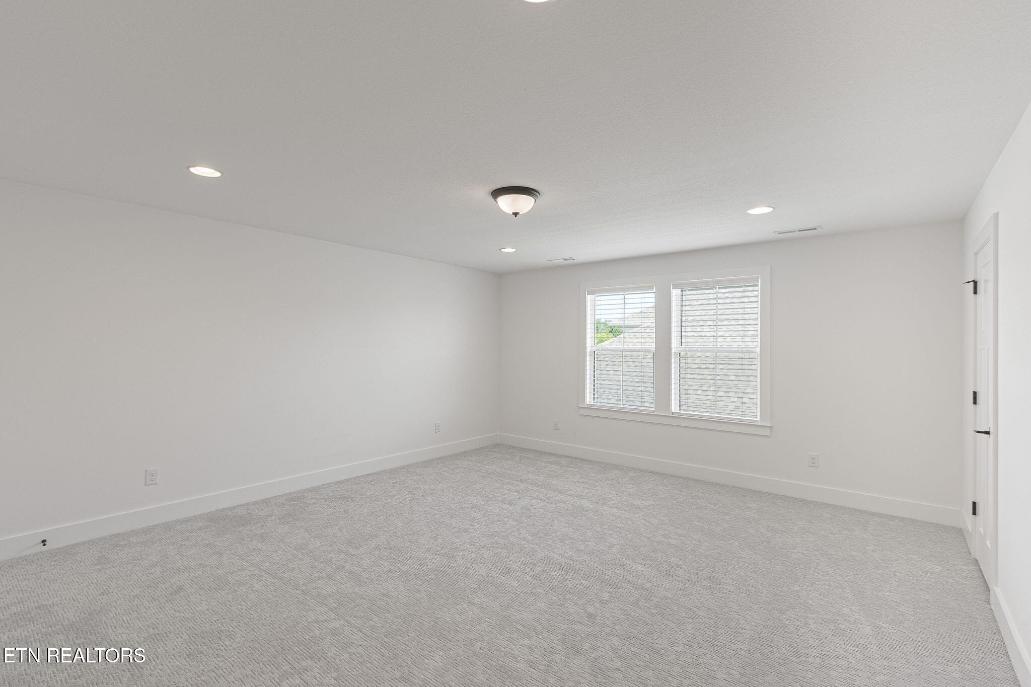 Knoxville, Tennessee, 37932, United States, 5 Bedrooms Bedrooms, ,4 BathroomsBathrooms,Residential,For Sale,2038881