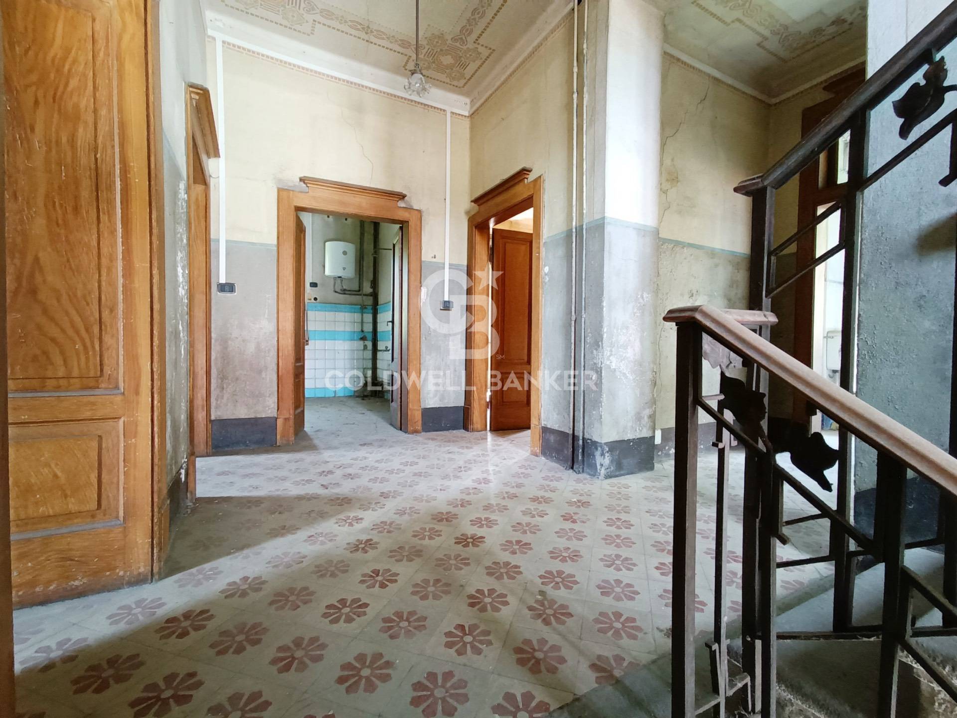 Lovere, Bergamo, 24065, IT, 9 Bedrooms Bedrooms, ,4 BathroomsBathrooms,Residential,For Sale,1796292
