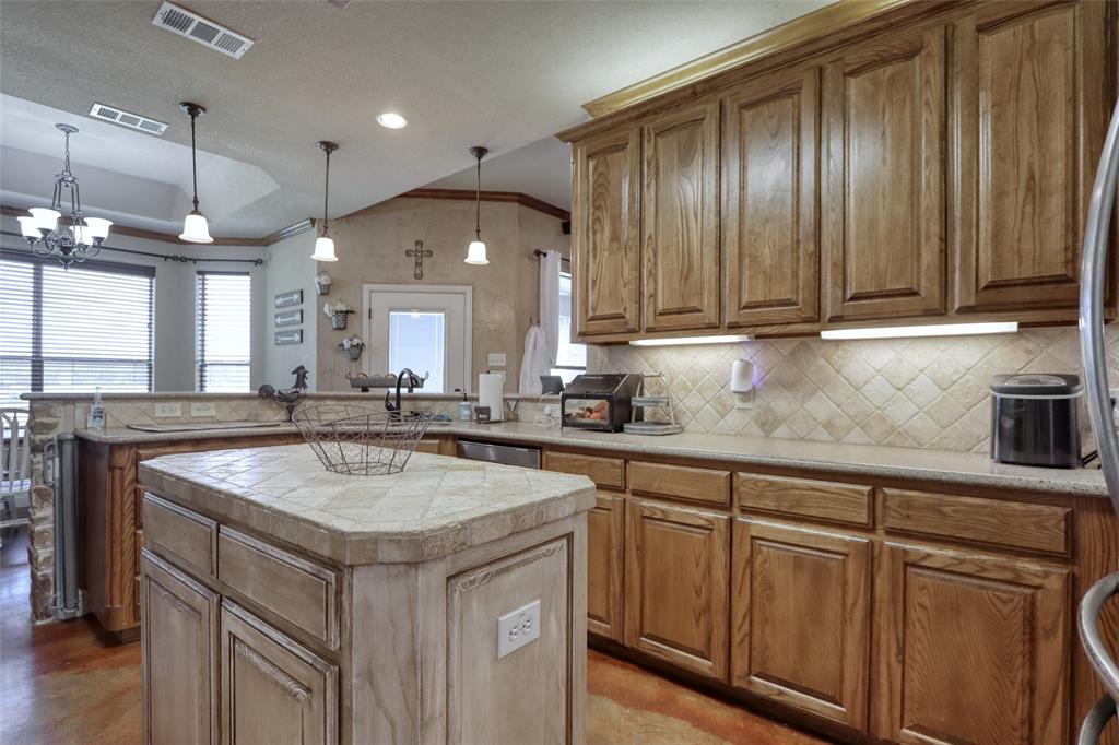 Mabank, Texas, 75147, United States, 3 Bedrooms Bedrooms, ,3 BathroomsBathrooms,Residential,For Sale,1937410
