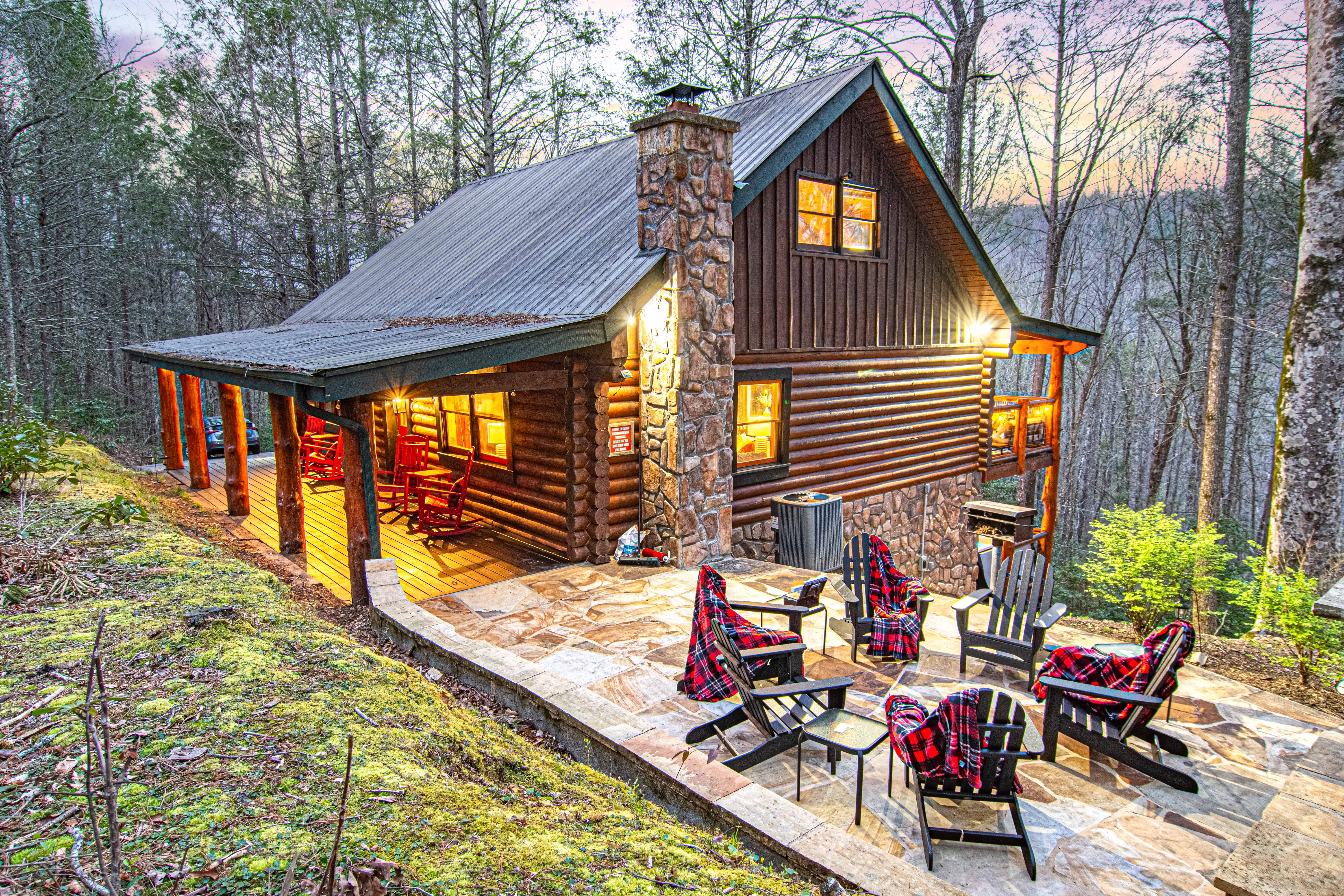 Gatlinburg, Tennessee, 37738, United States, 3 Bedrooms Bedrooms, ,4 BathroomsBathrooms,Residential,For Sale,1977450