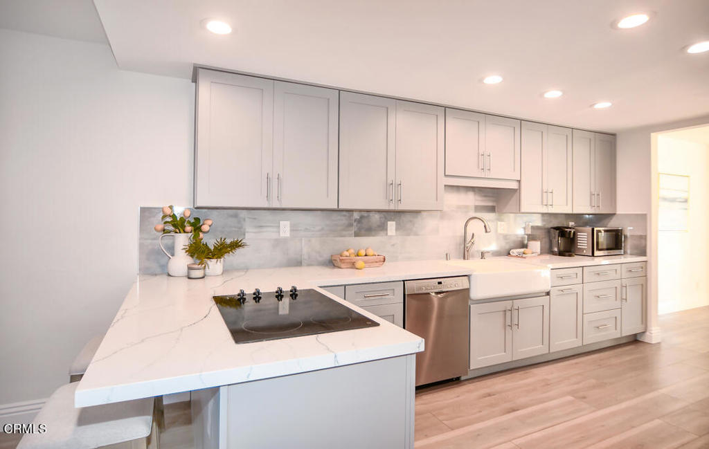 Huntington Beach, California, 92649, United States, 3 Bedrooms Bedrooms, ,3 BathroomsBathrooms,Residential,For Sale,1990906